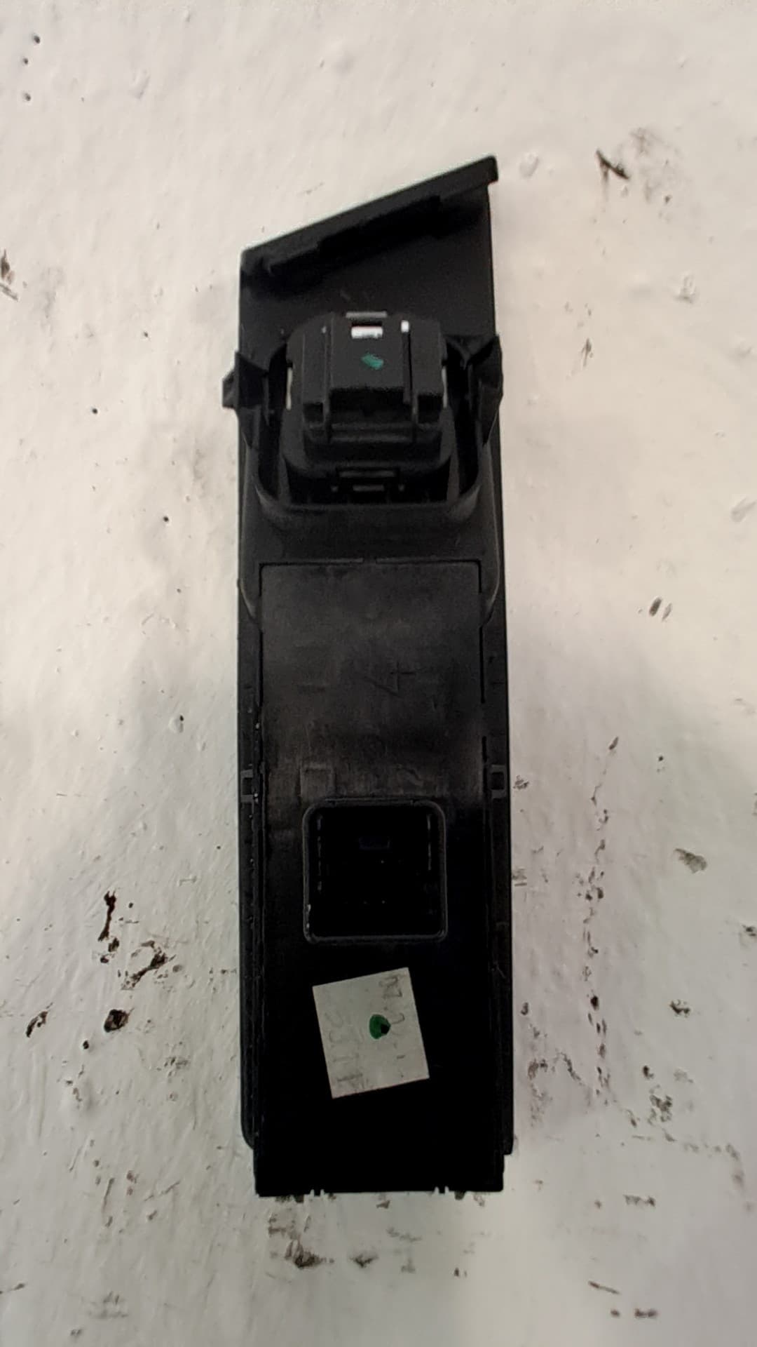 Mando elevalunas delantero izquierdo VOLKSWAGEN PASSAT B7 VARIANT (365) 2