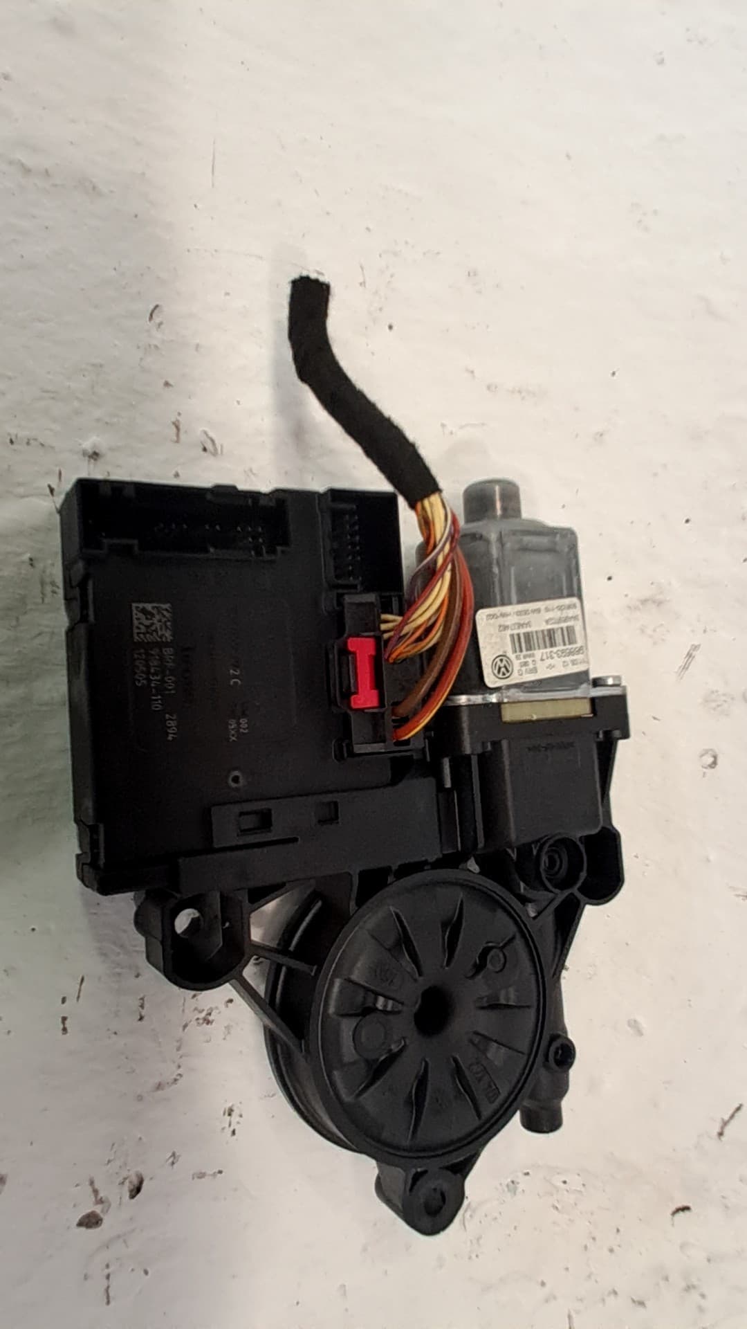 Motor elevalunas delantero derecho VOLKSWAGEN PASSAT B7 VARIANT (365) 2