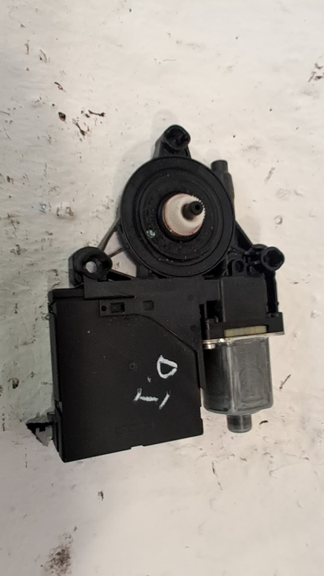 Motor elevalunas delantero izquierdo VOLKSWAGEN PASSAT B7 VARIANT (365)