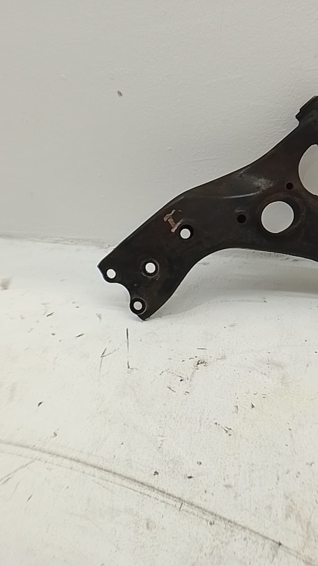 Brazo suspension inferior delantero izquierdo TOYOTA VERSO-S 3