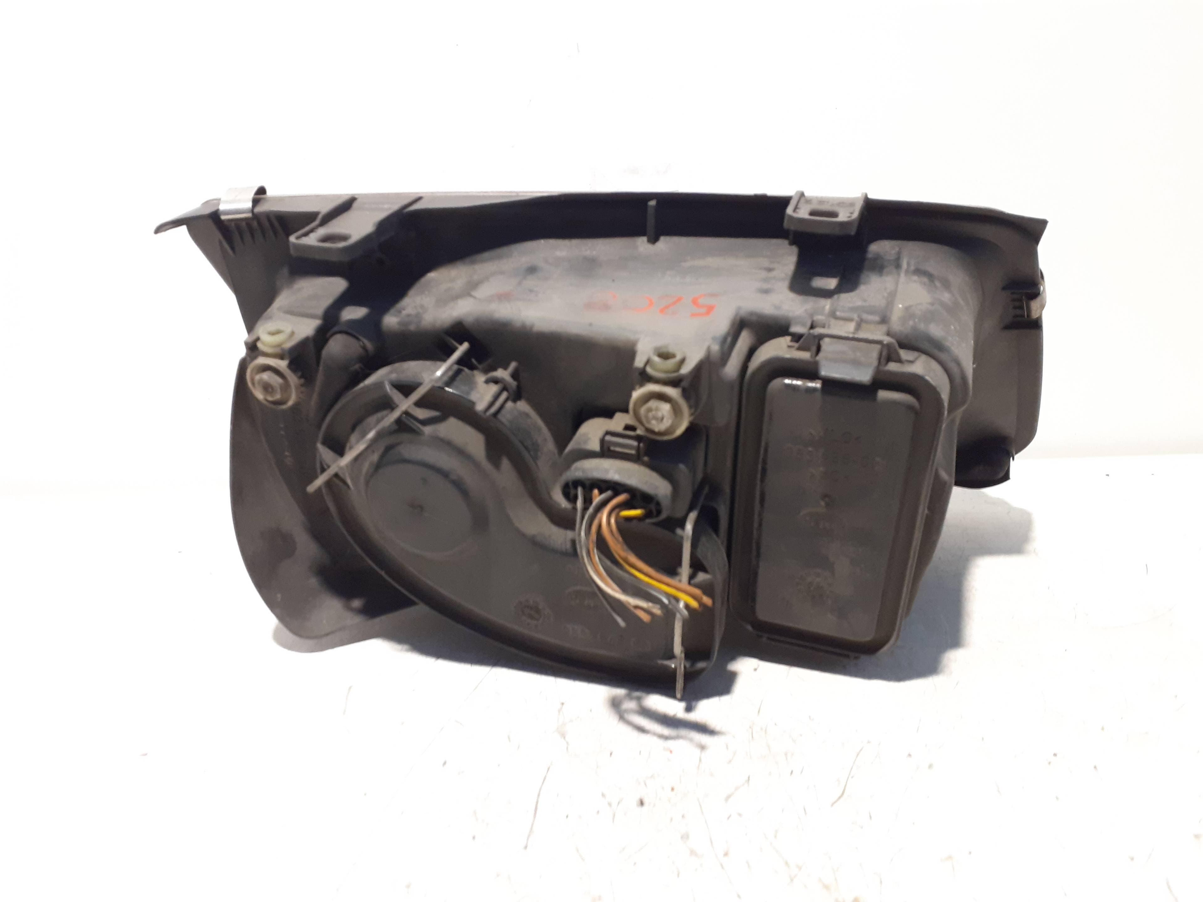 Faro izquierdo VOLKSWAGEN BORA BERLINA (1J2) 3