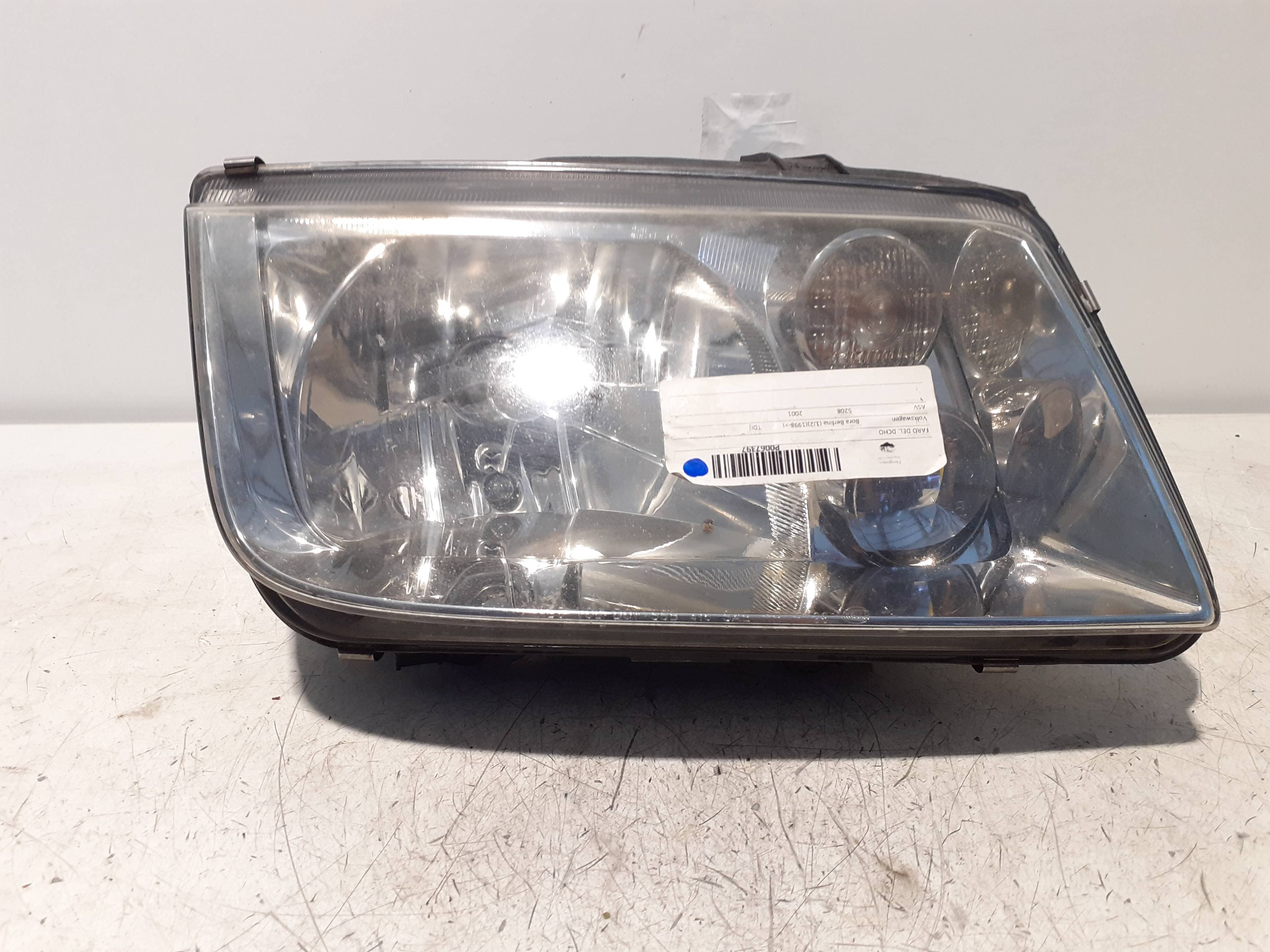 Faro derecho VOLKSWAGEN BORA BERLINA (1J2)
