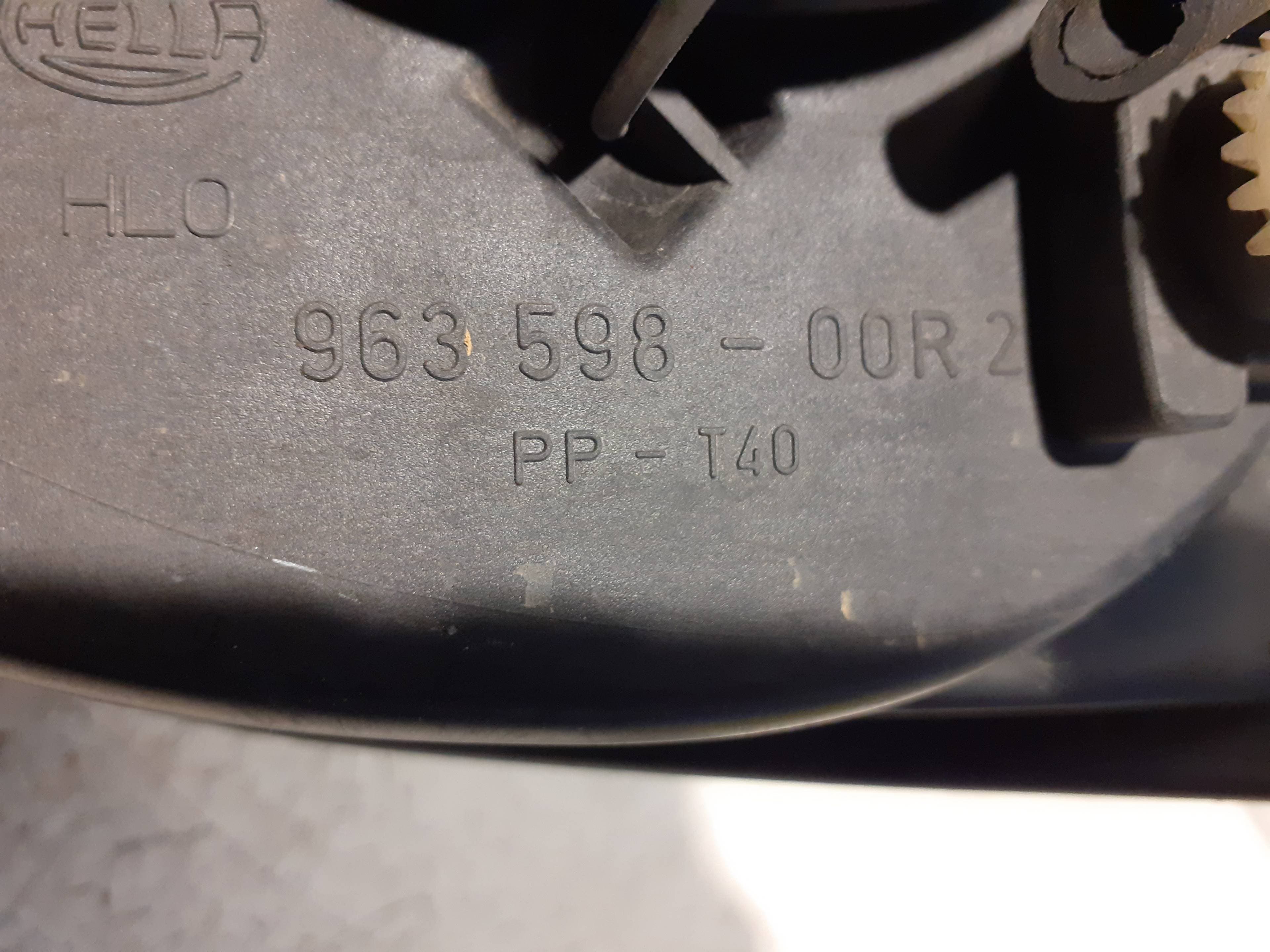 Faro derecho VOLKSWAGEN BORA BERLINA (1J2) 3