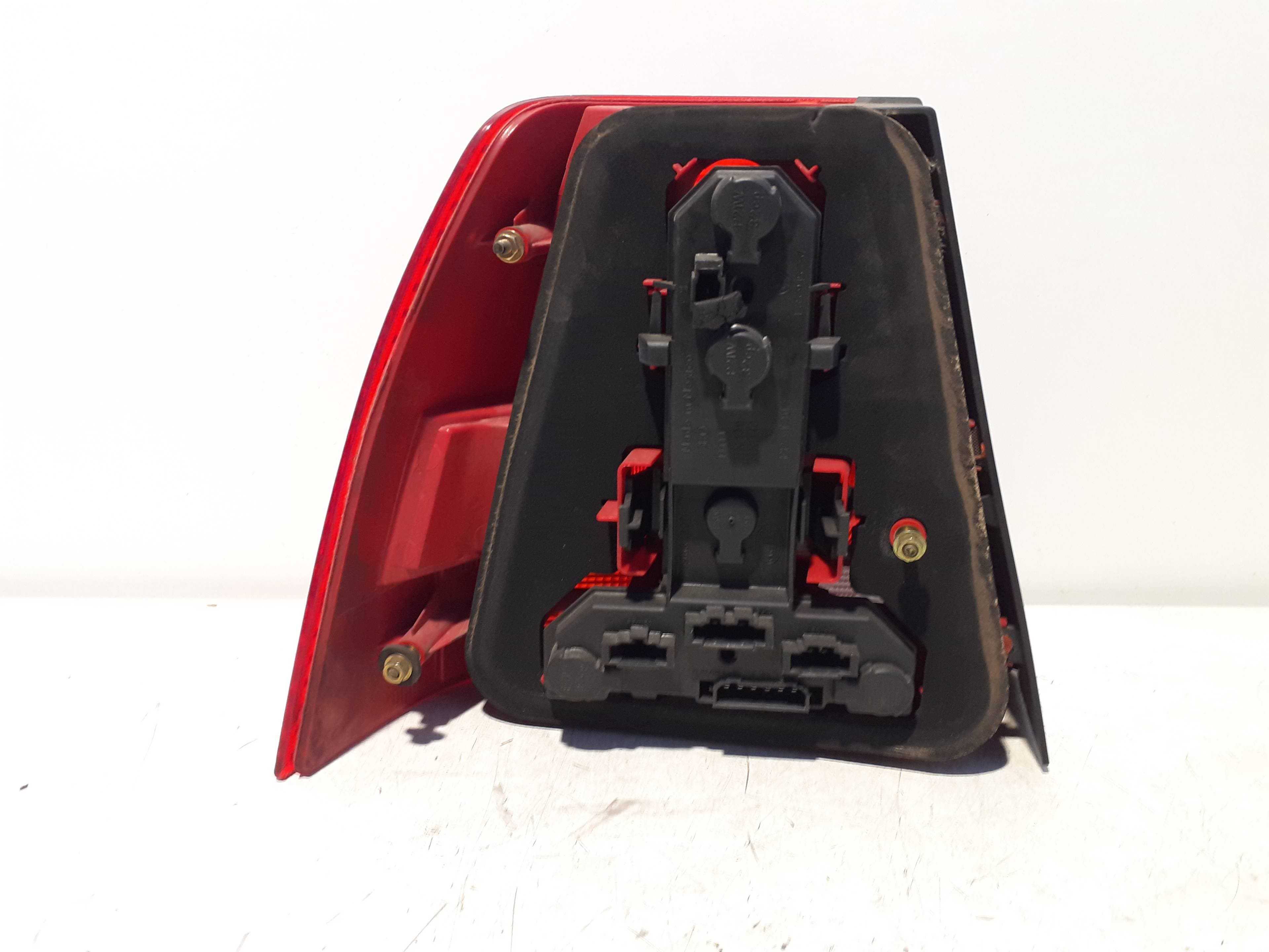 Piloto trasero derecho VOLKSWAGEN BORA BERLINA (1J2) 4
