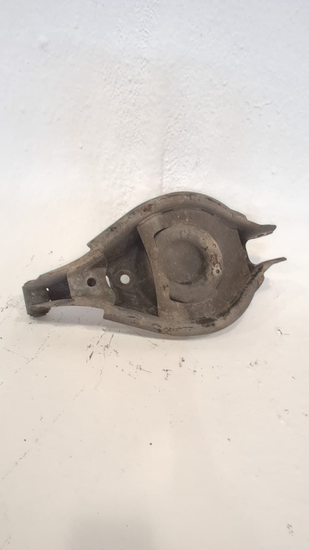 Brazo suspension inferior trasero derecho CHEVROLET CAPTIVA 2