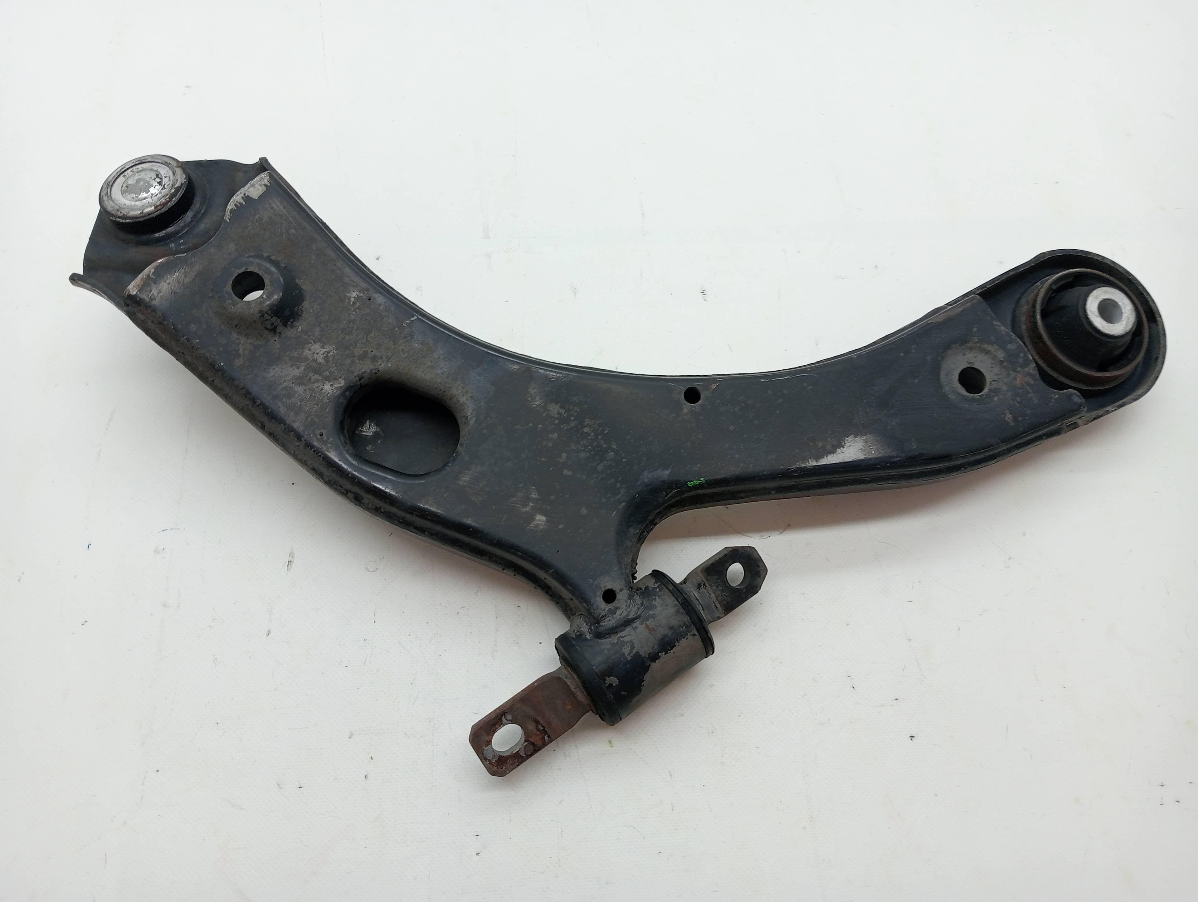 Brazo suspension inferior delantero izquierdo SUZUKI KIZASHI A6B 3