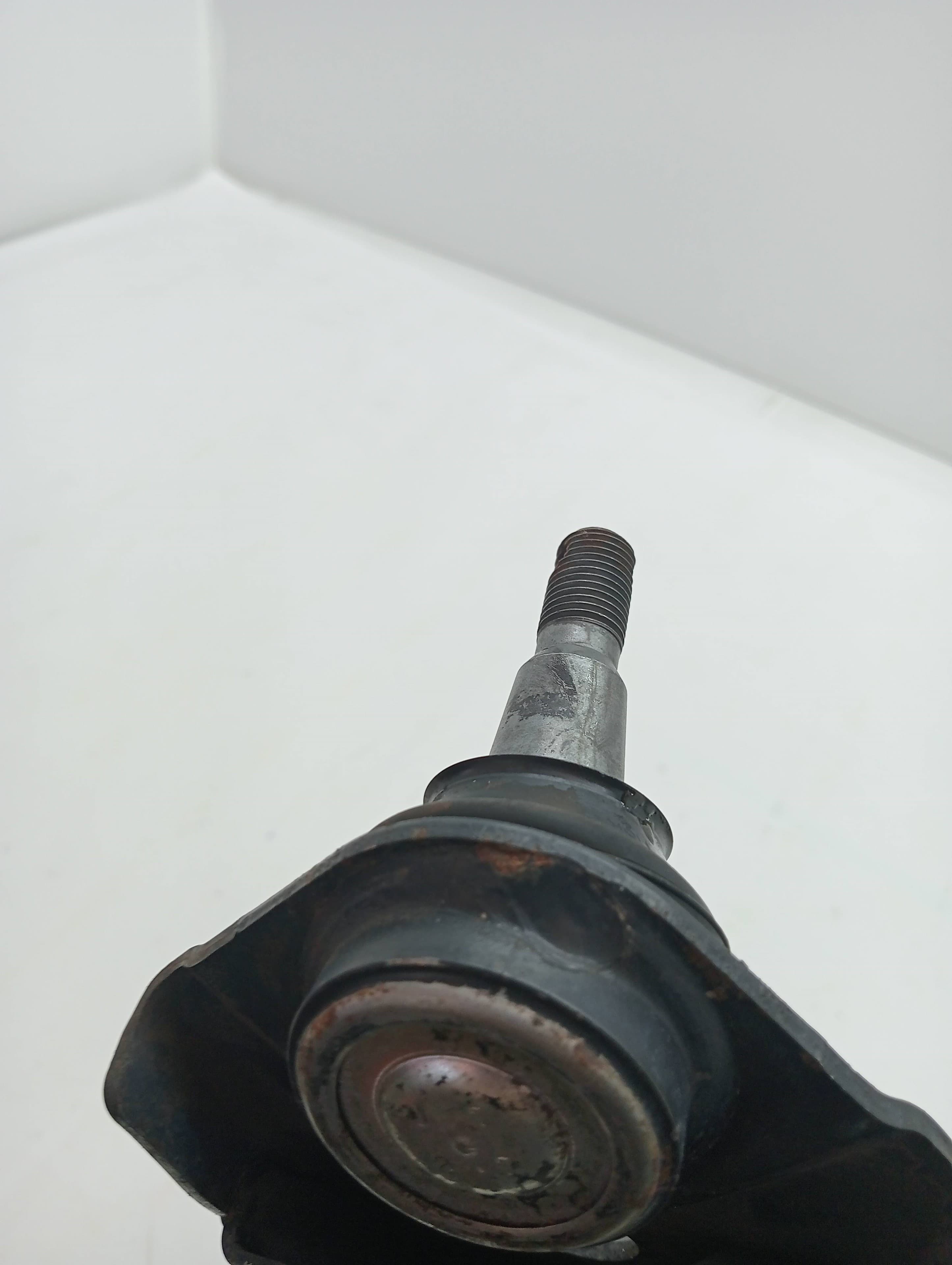 Brazo suspension inferior delantero izquierdo SUZUKI KIZASHI A6B 2