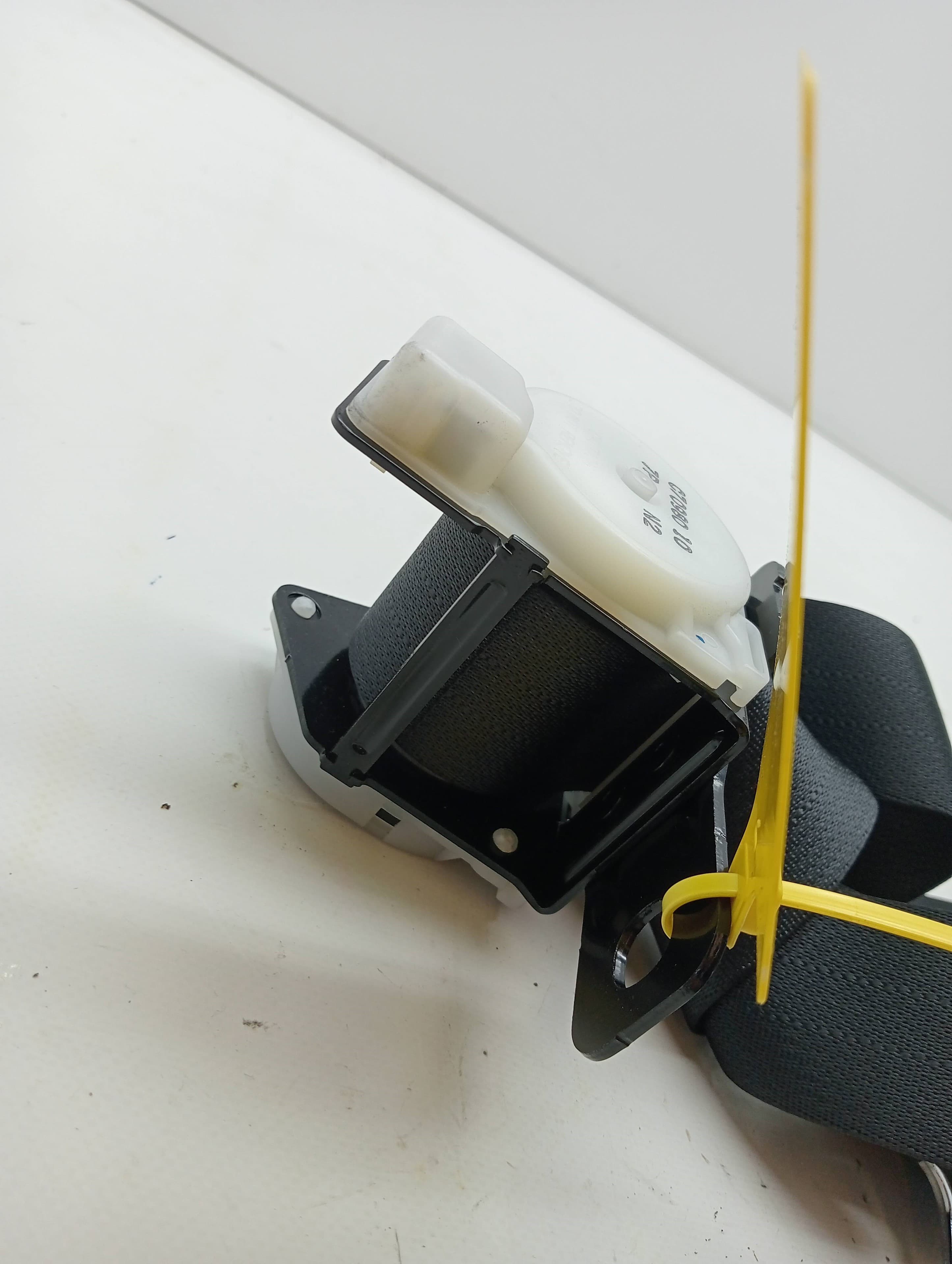 Cinturon seguridad trasero derecho SUZUKI KIZASHI A6B 3