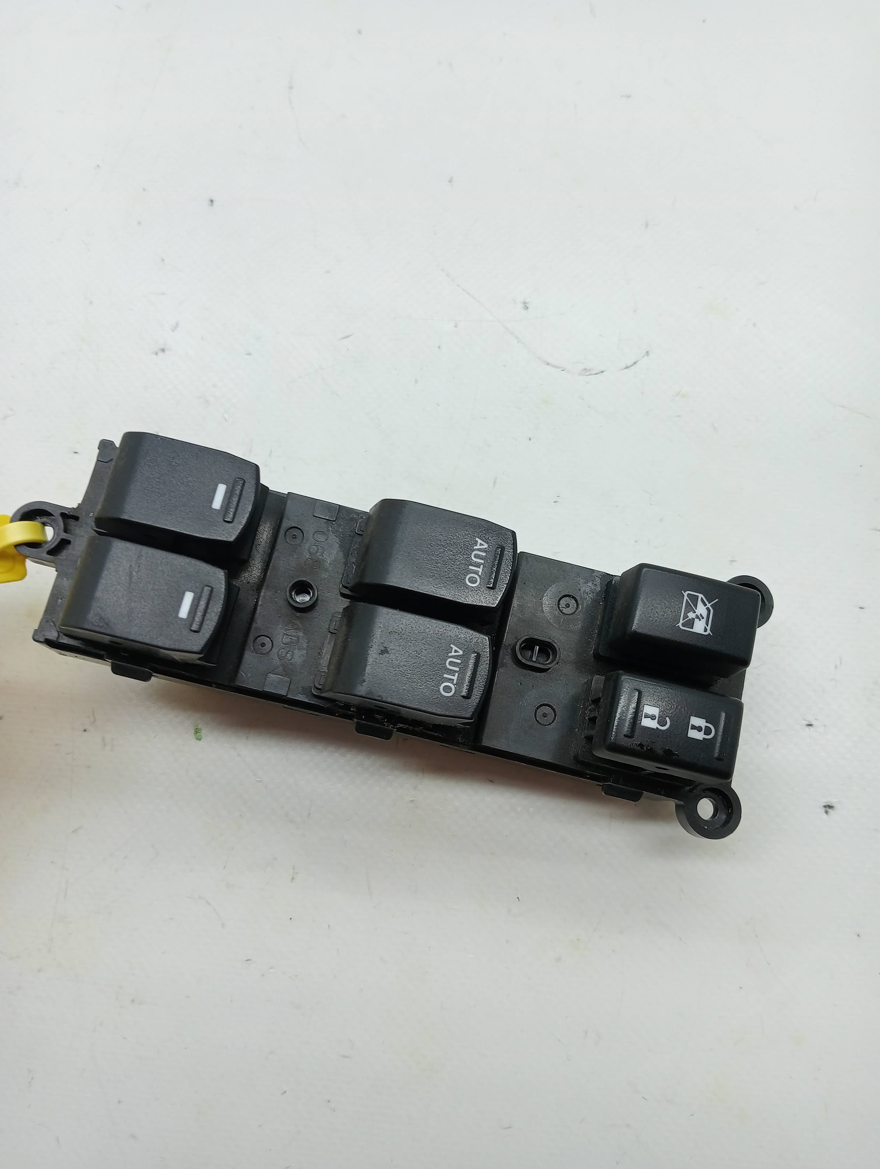 Mando elevalunas delantero izquierdo SUZUKI KIZASHI A6B