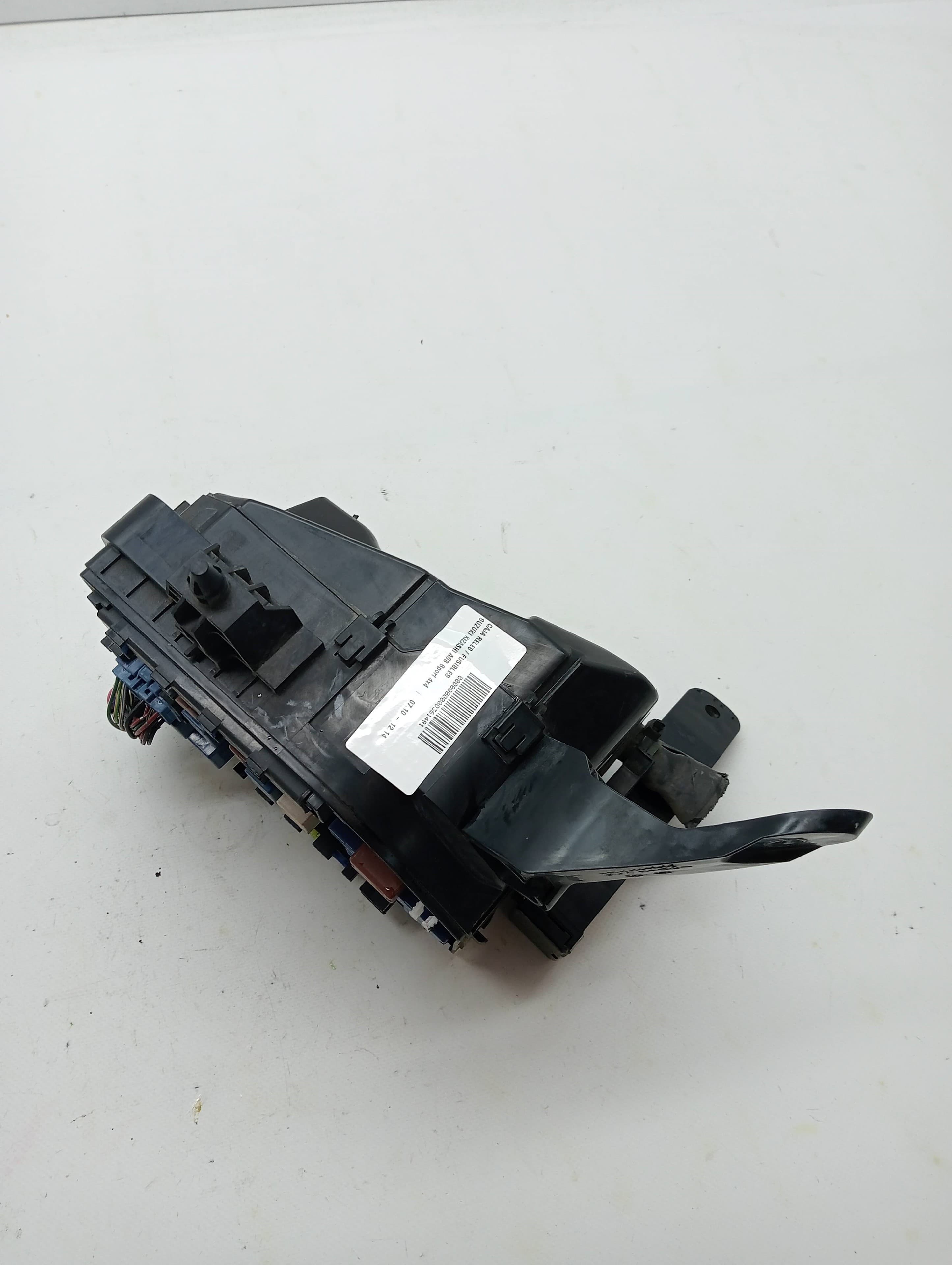 Caja reles / fusibles SUZUKI KIZASHI A6B 3