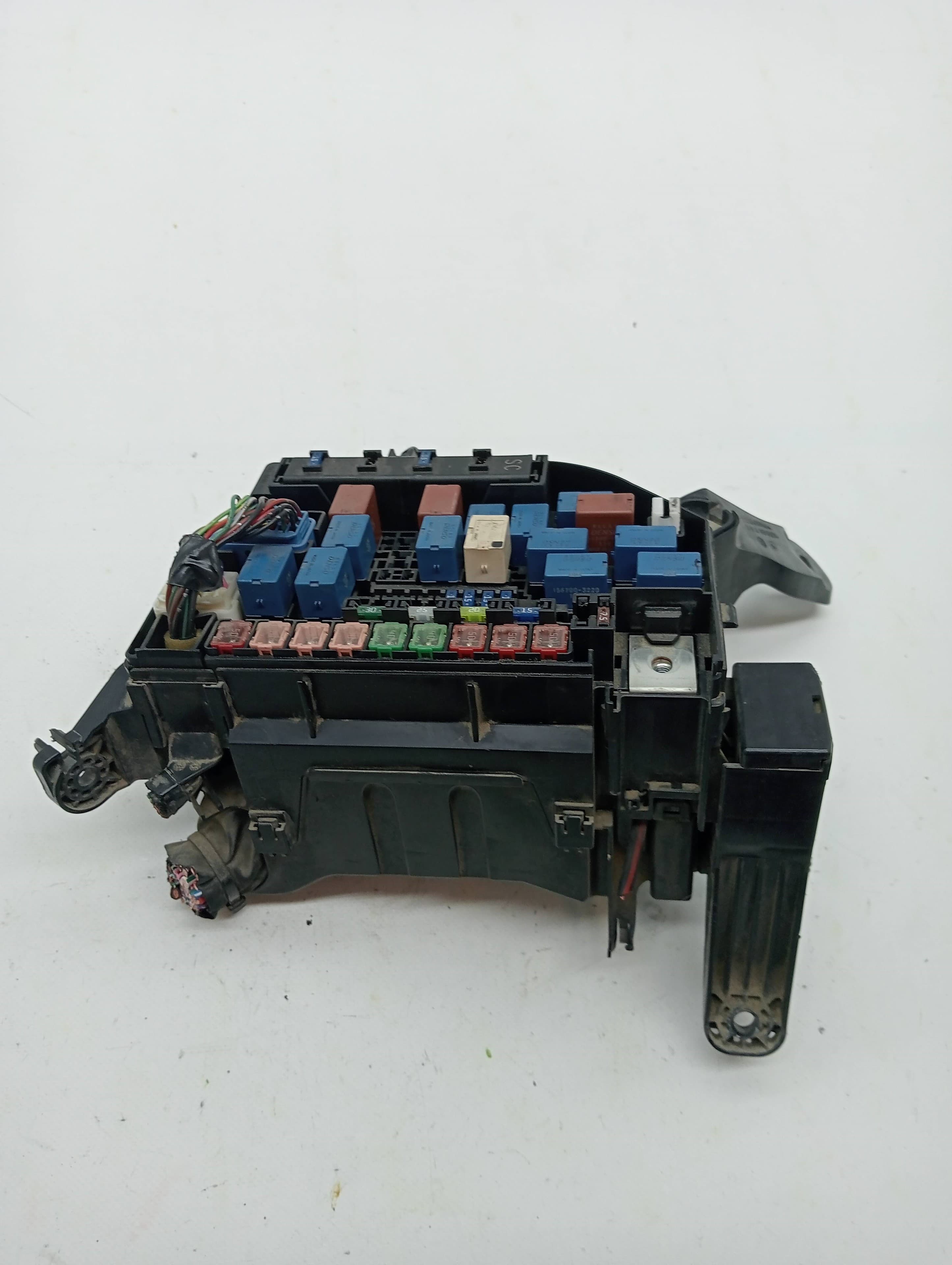Caja reles / fusibles SUZUKI KIZASHI A6B 2
