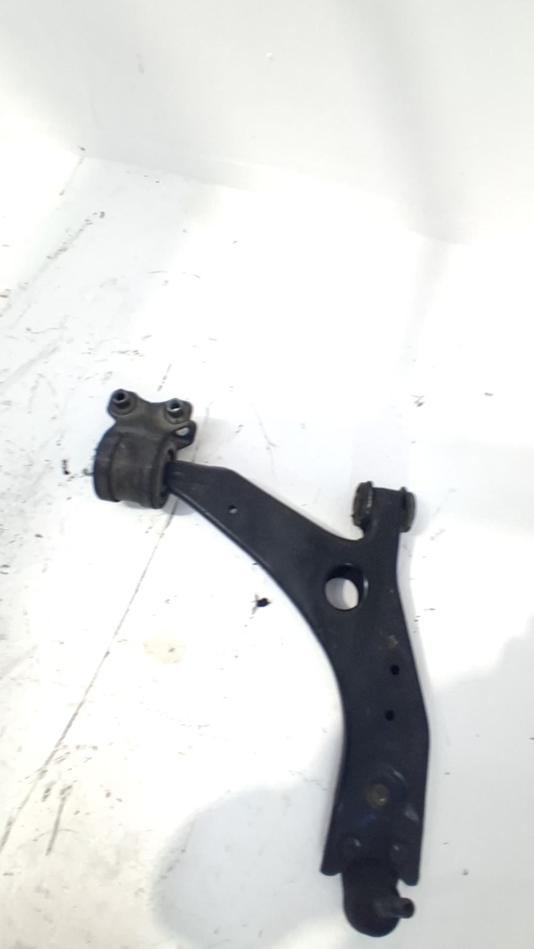 Brazo suspension inferior delantero izquierdo FORD FOCUS BERLINA (CAP)