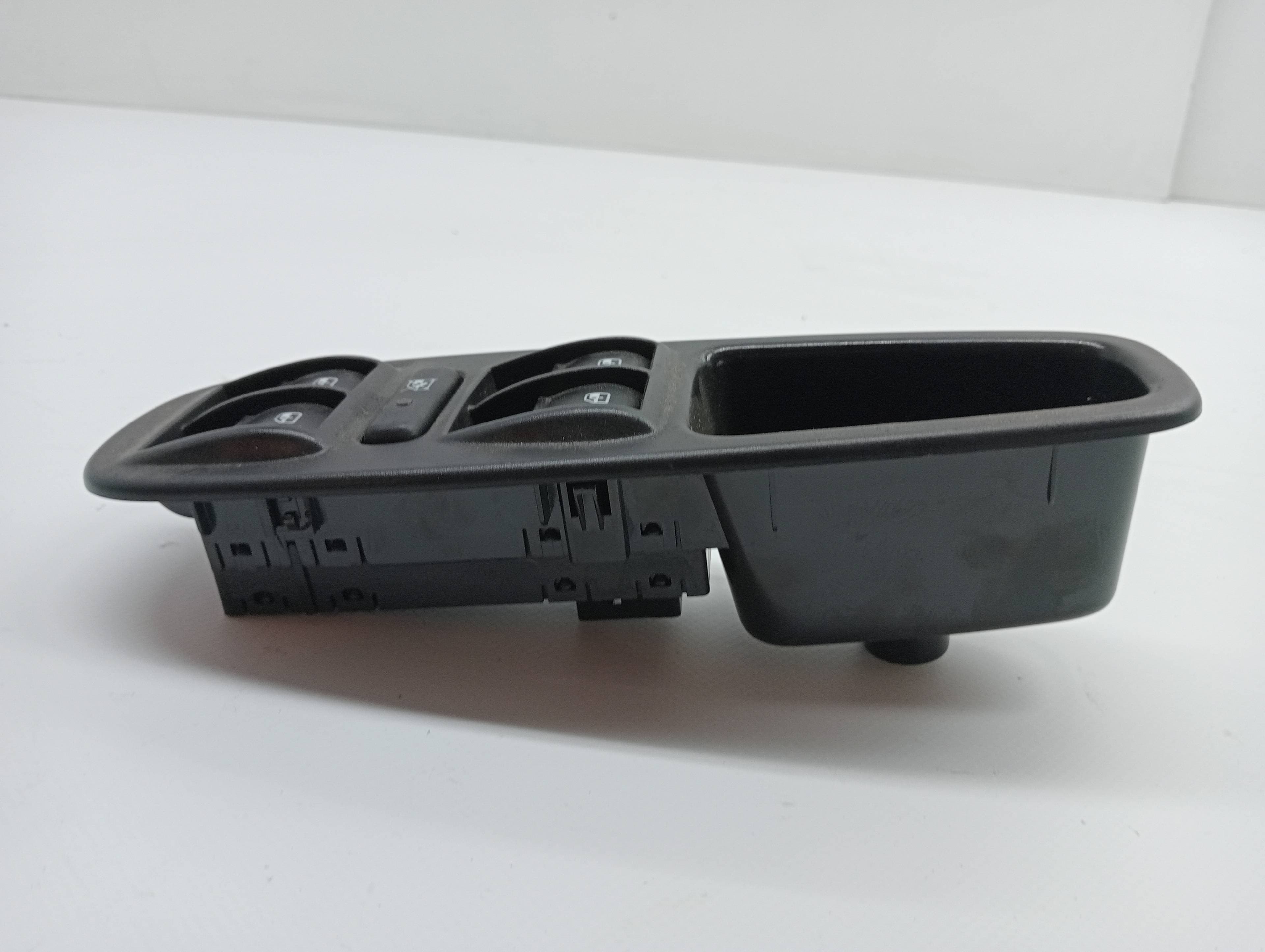 Mando elevalunas delantero izquierdo FIAT 500 L (330)