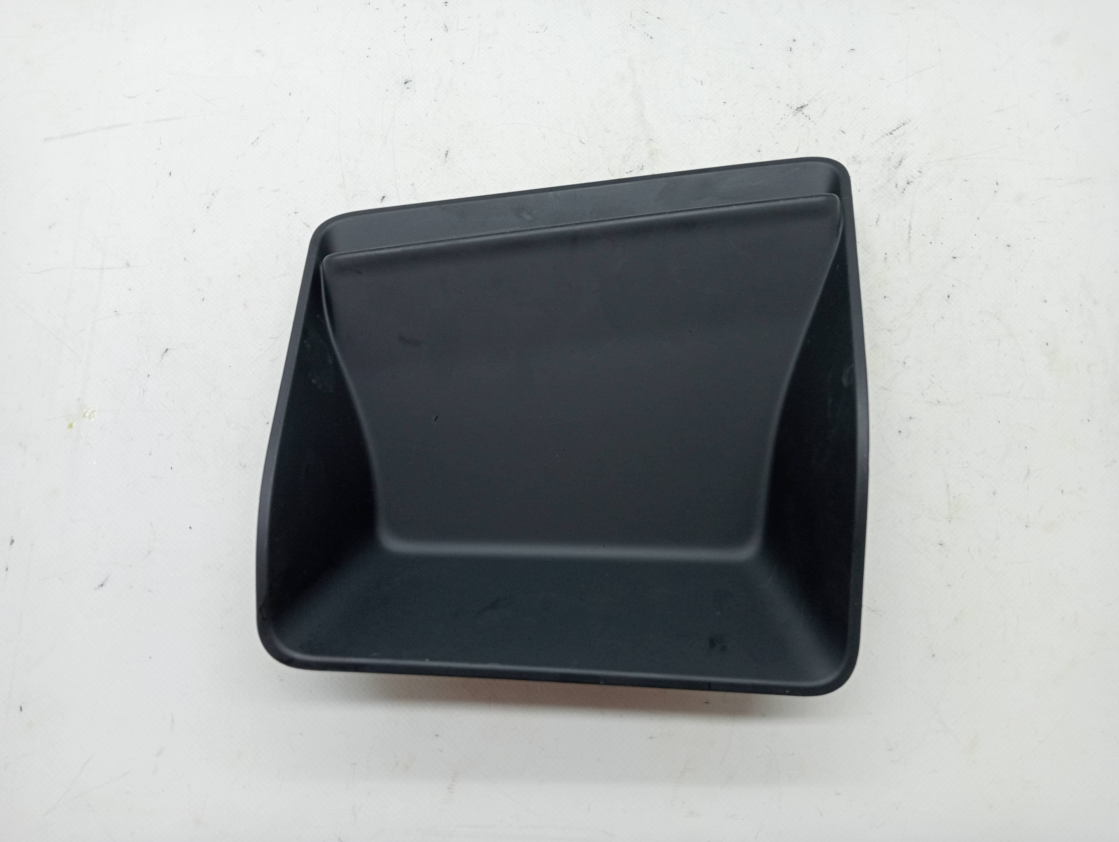 Plastico SEAT IBIZA (6P1) 3