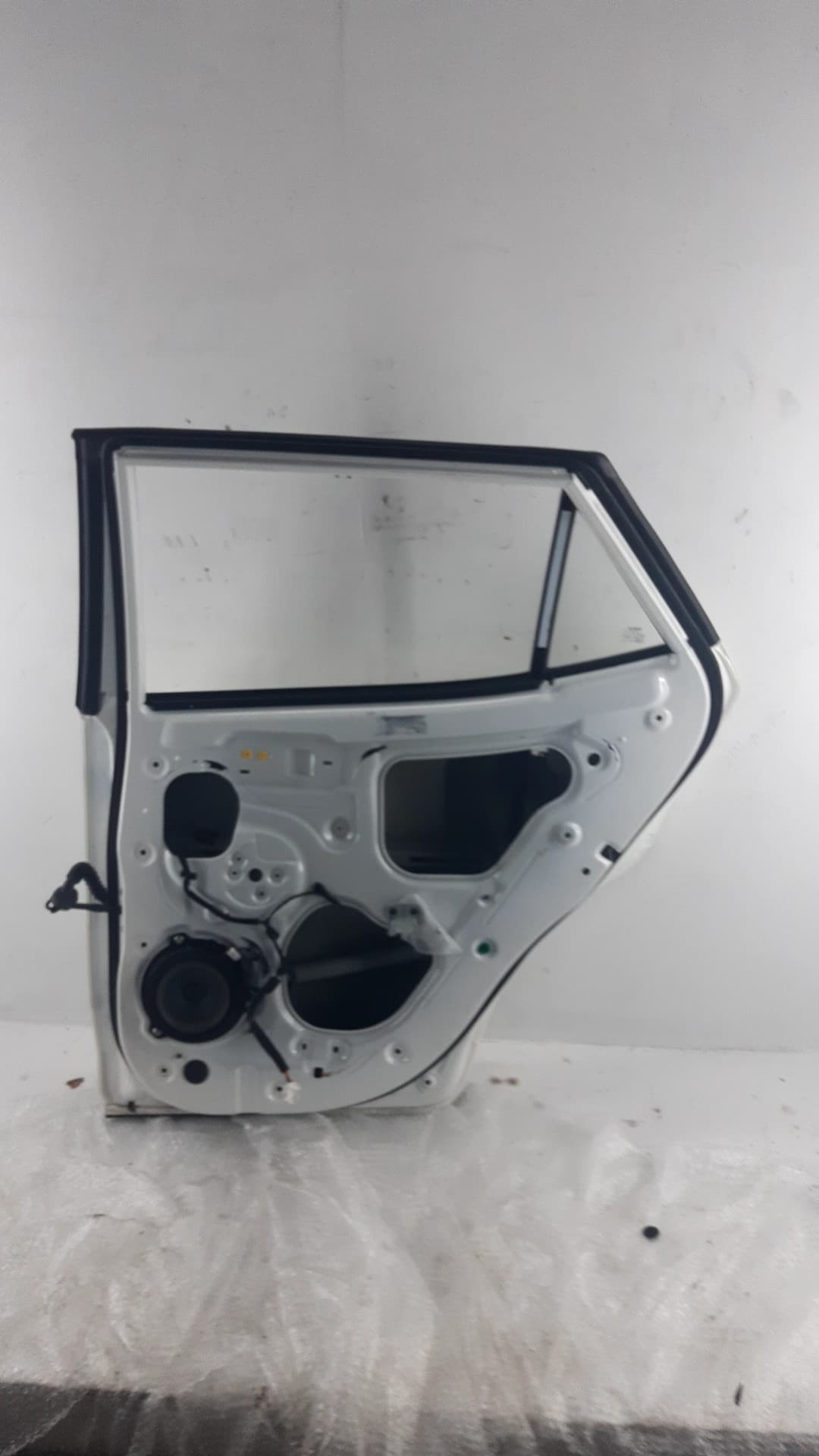 Puerta trasera derecha KIA STONIC 2