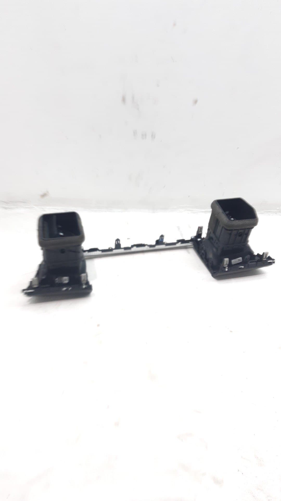 Recambio KIA STONIC ref. 84740H8AA0WK 2