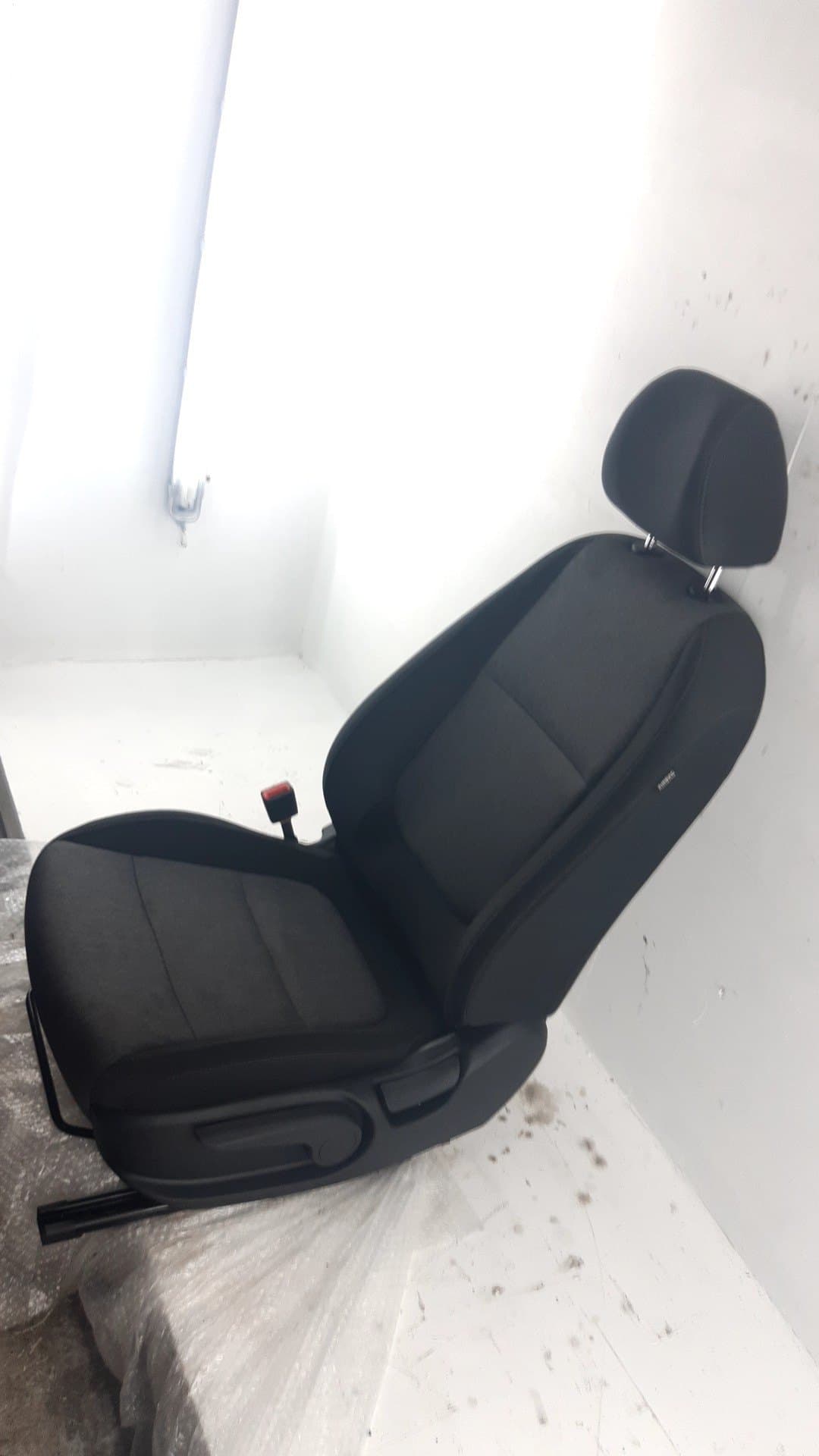 Asiento delantero izquierdo KIA STONIC 3