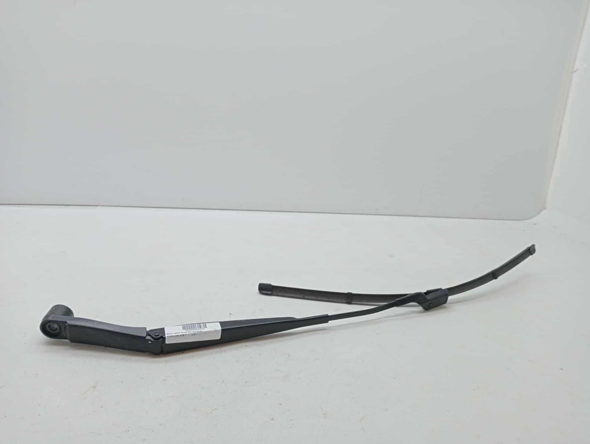 Brazo limpia delantero izquierdo NISSAN JUKE (F16)