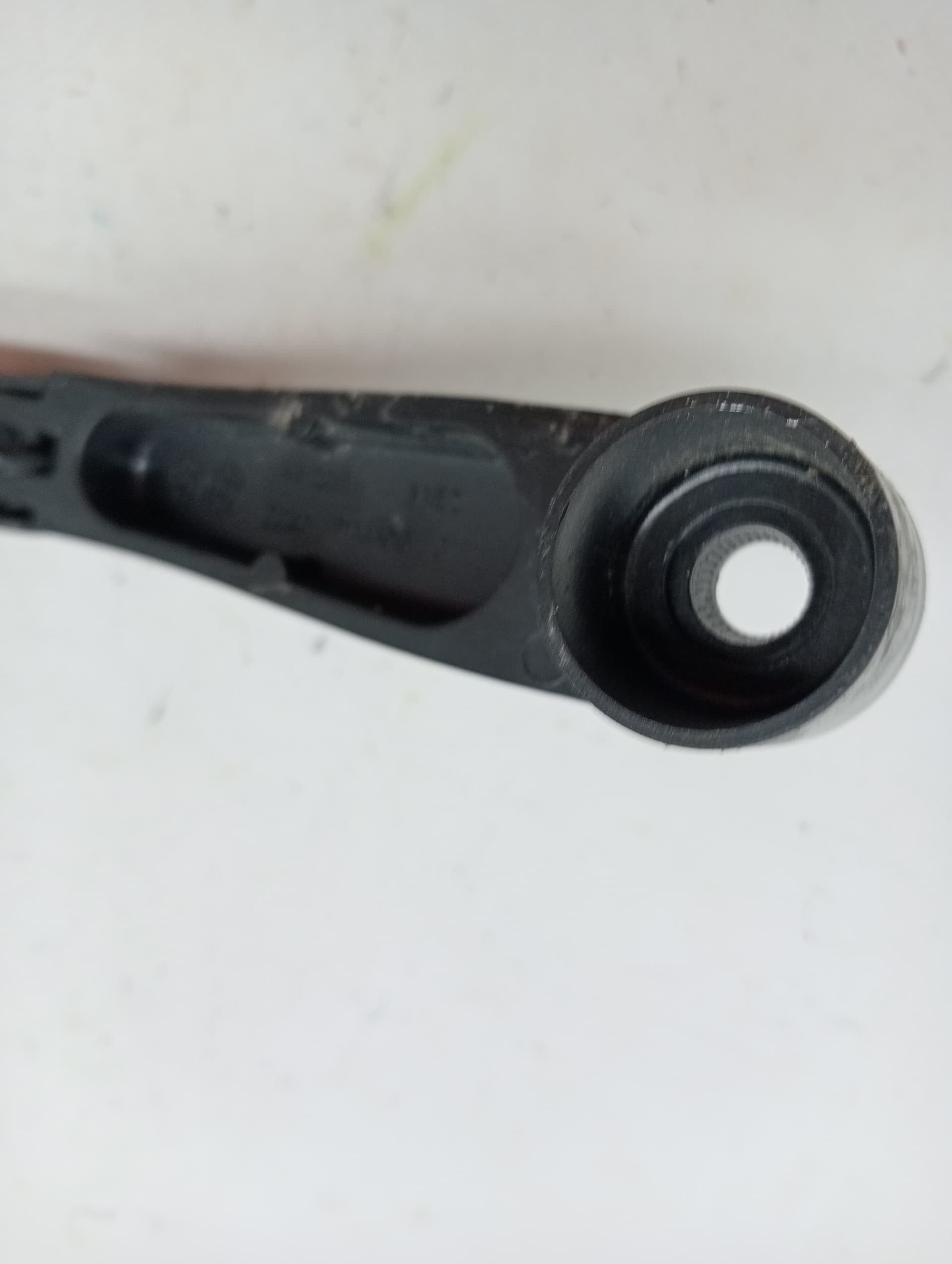 Brazo limpia delantero izquierdo NISSAN JUKE (F16) 3