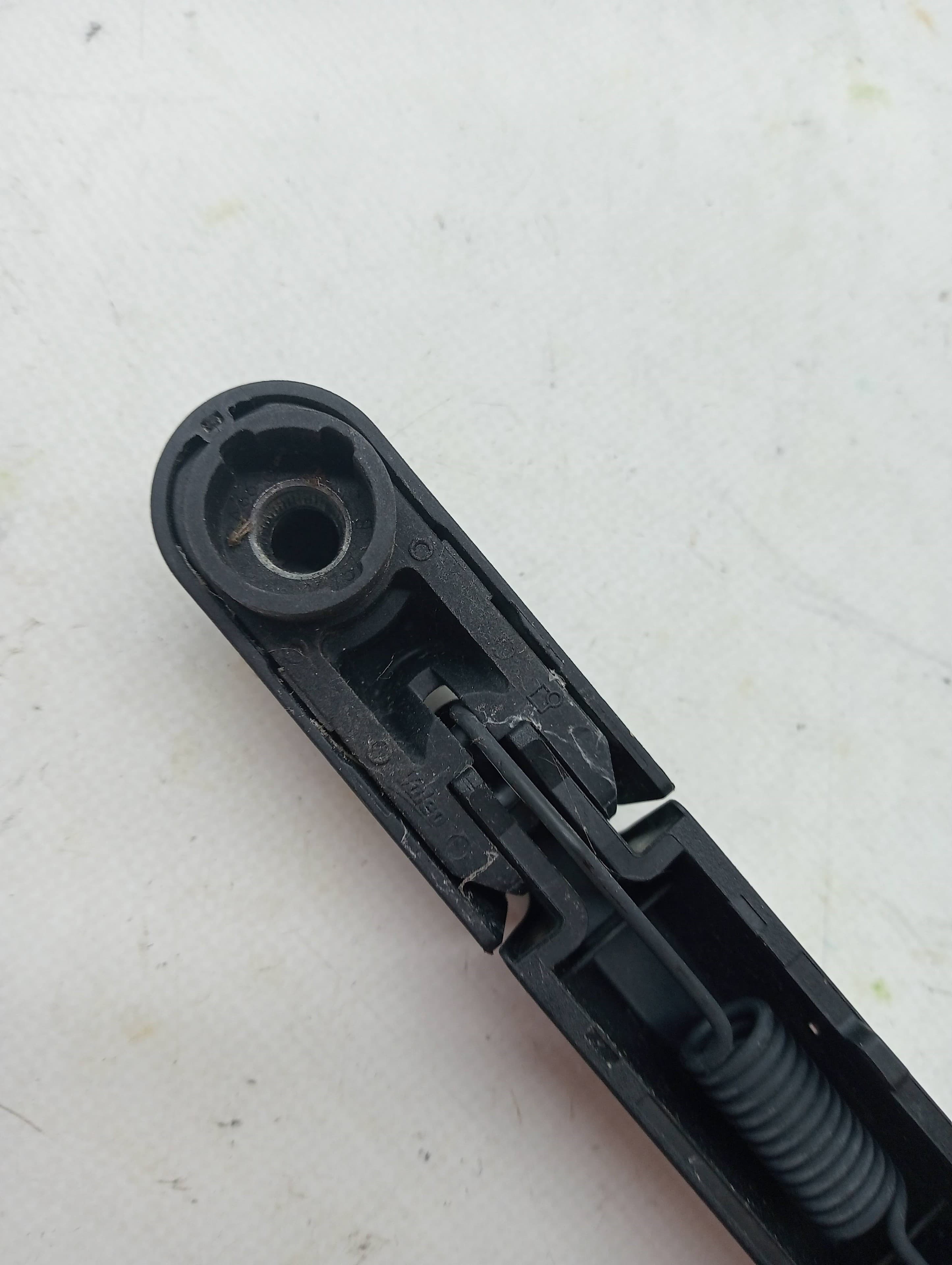 Brazo limpia trasero NISSAN JUKE (F16) 3
