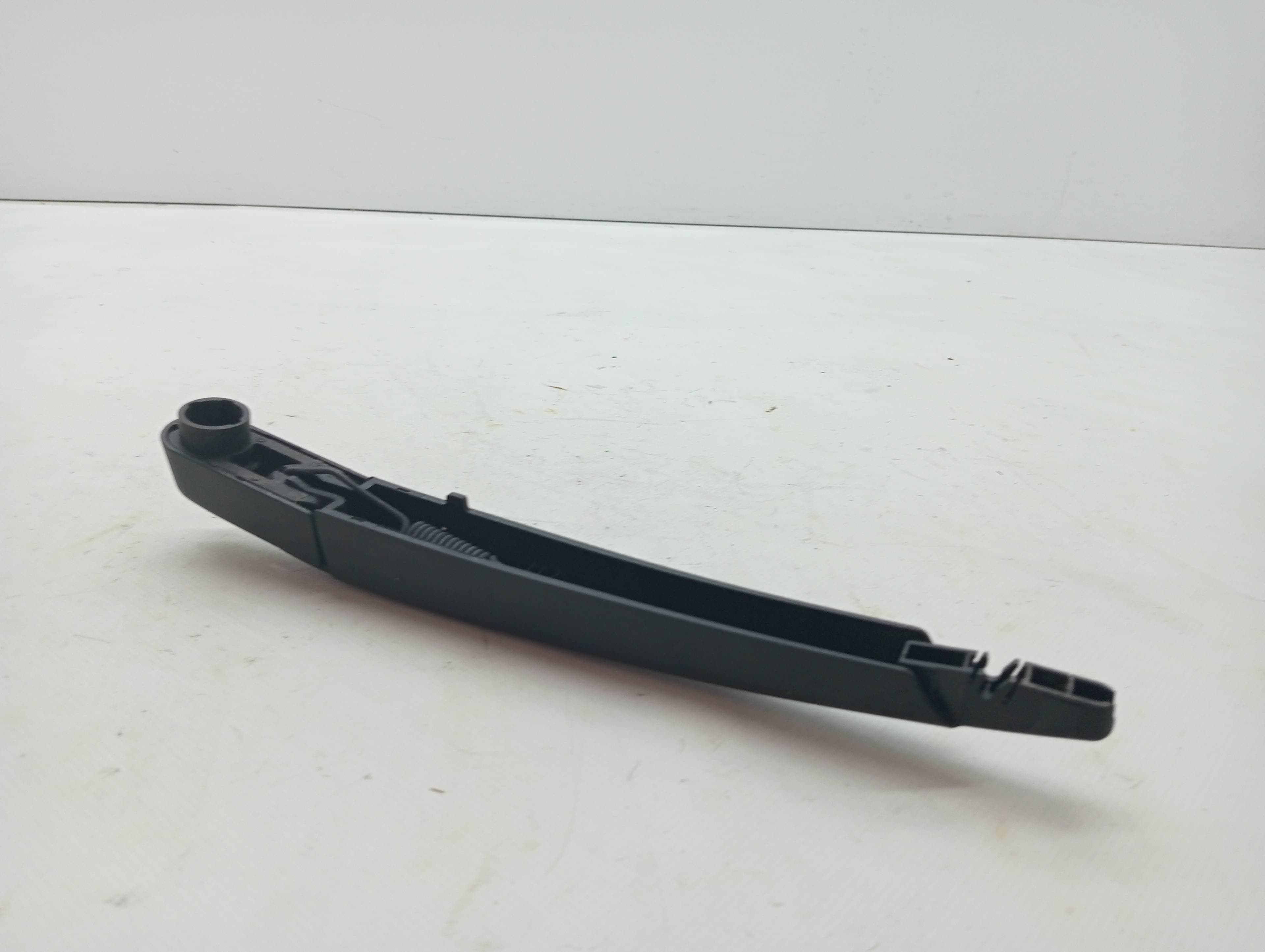 Brazo limpia trasero NISSAN JUKE (F16) 2