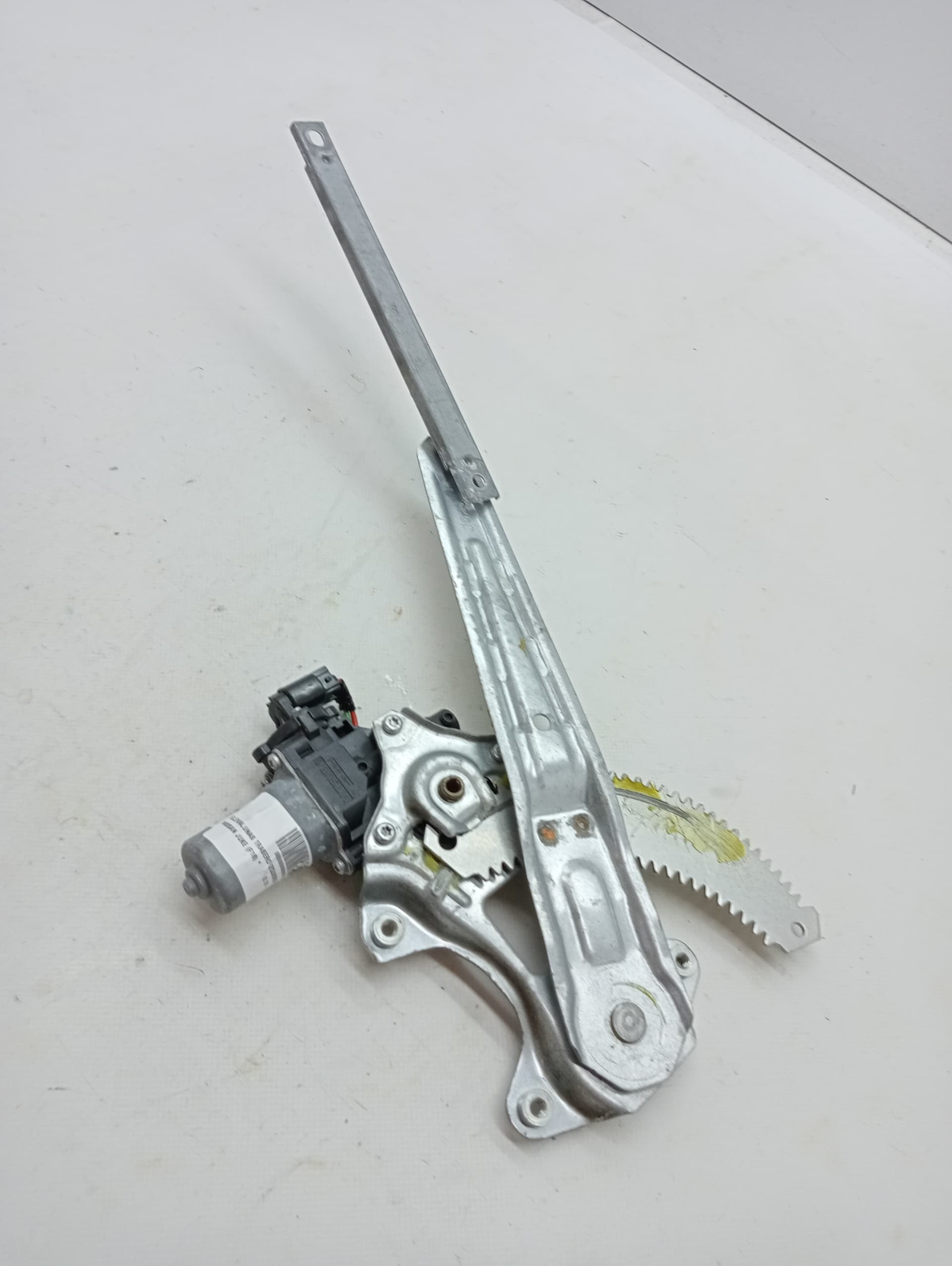 Elevalunas trasero izquierdo NISSAN JUKE (F16)