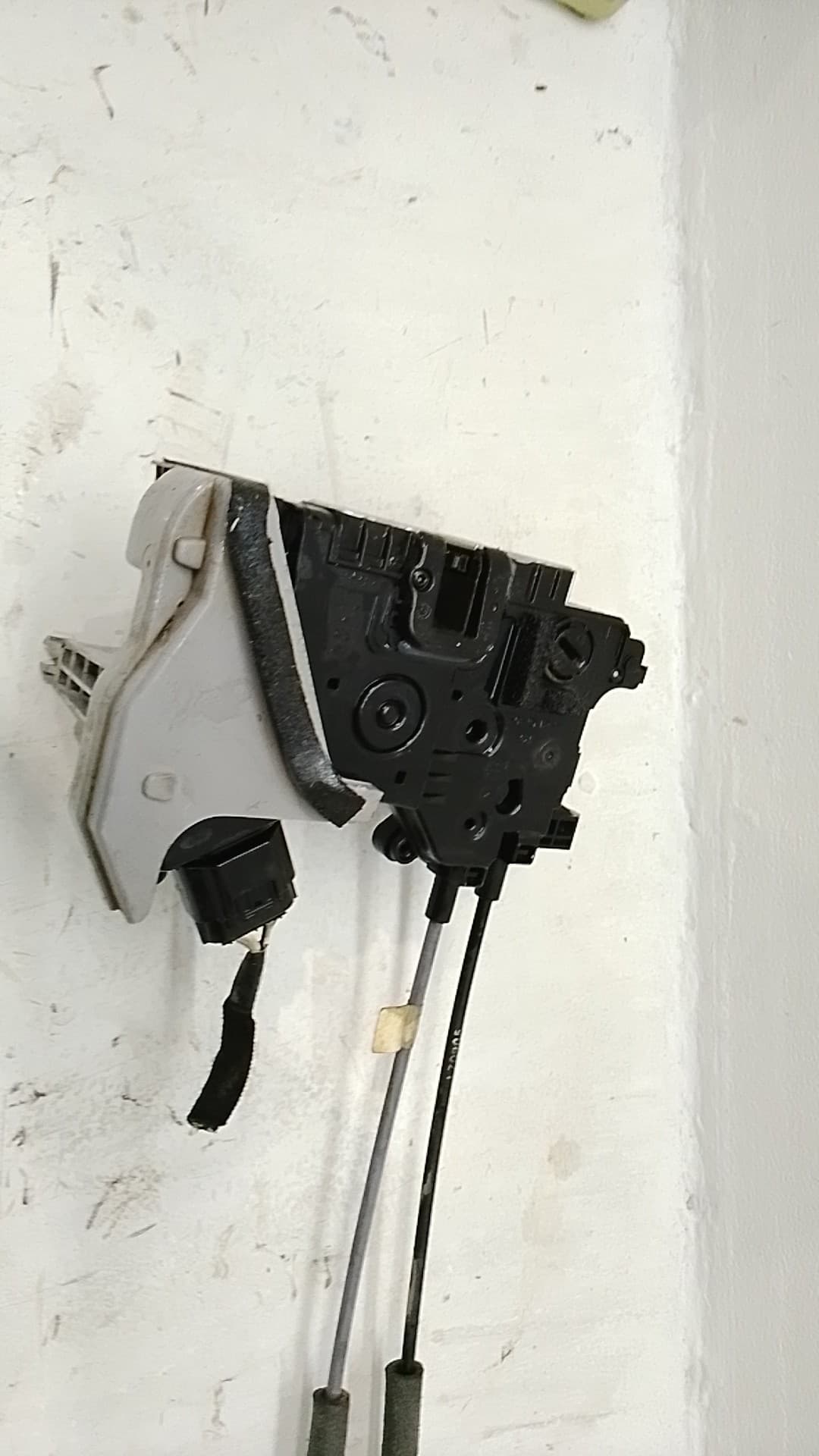 Cerradura puerta trasera derecha HYUNDAI KONA 3