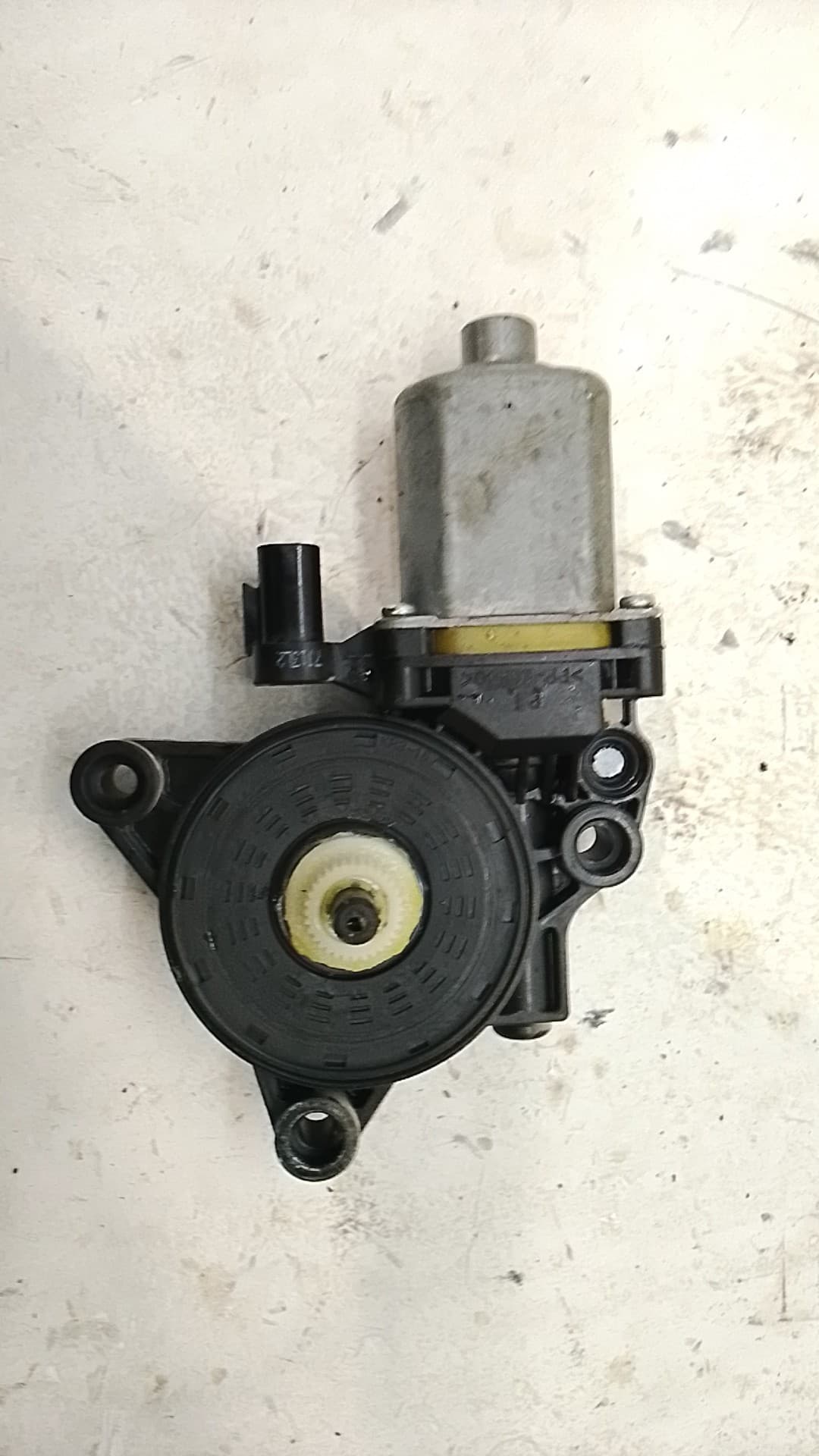 Motor elevalunas delantero derecho HYUNDAI KONA 3