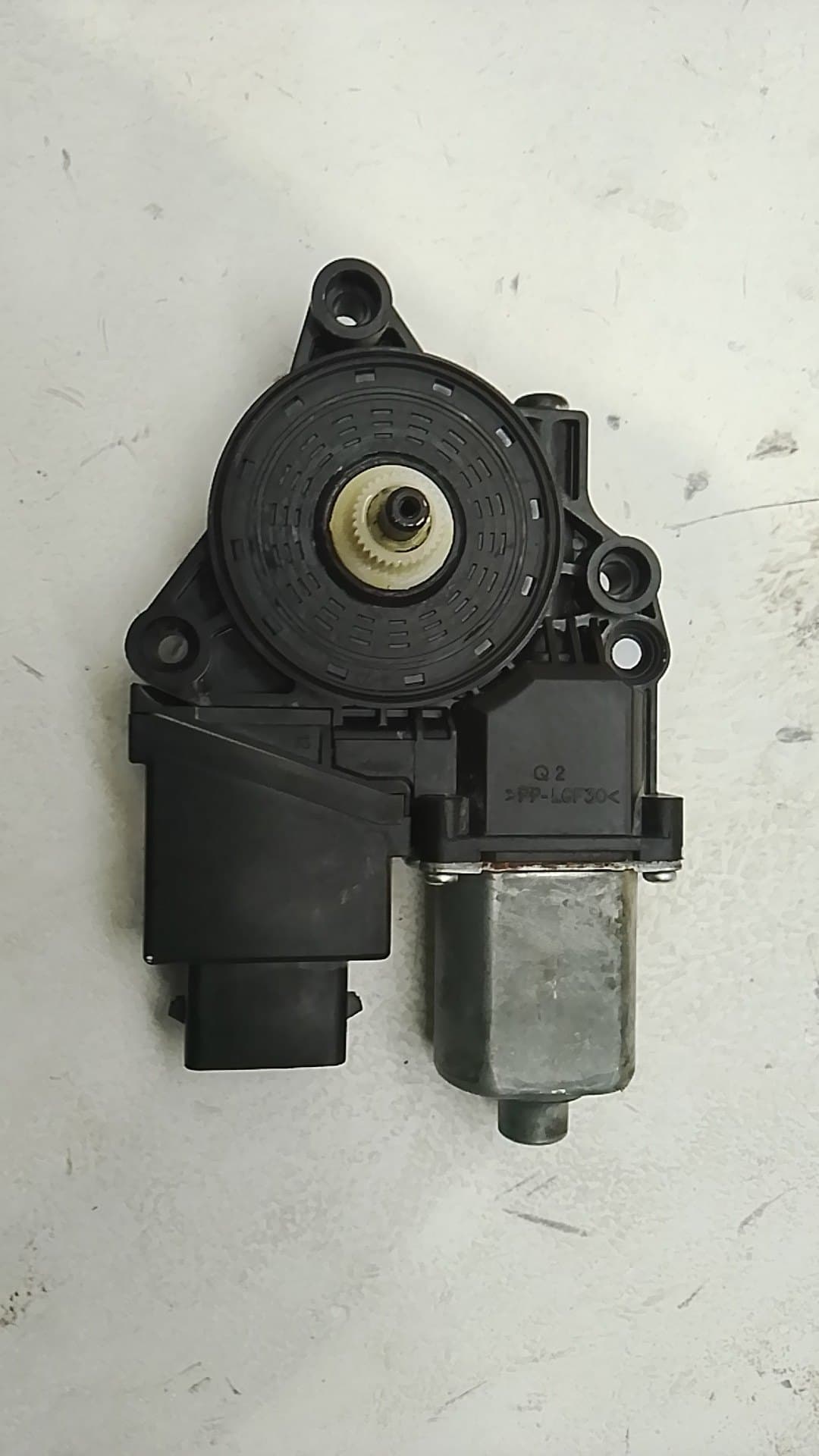 Motor elevalunas trasero derecho HYUNDAI KONA 3