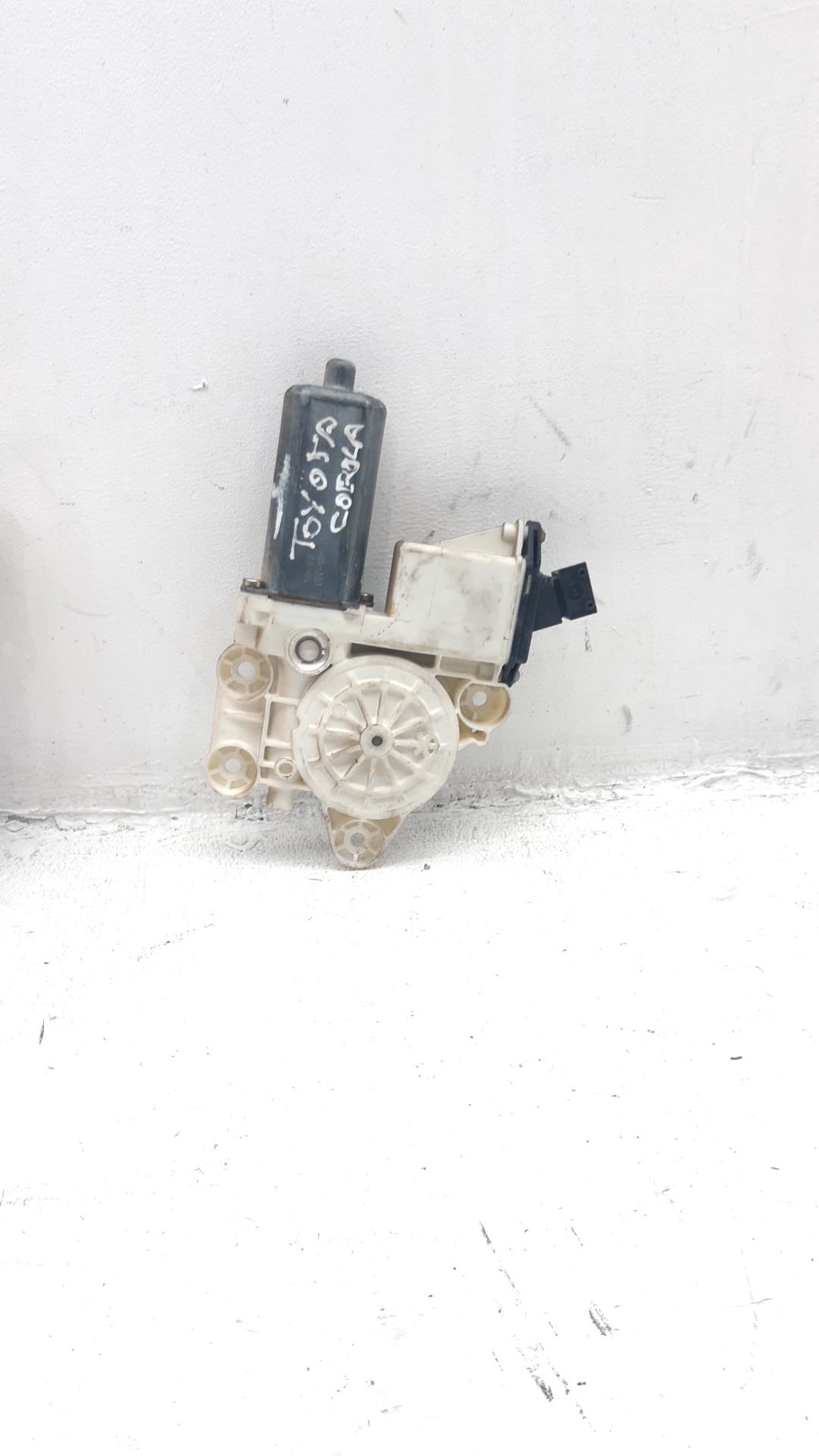 Motor elevalunas delantero izquierdo TOYOTA COROLLA SEDAN (_E12_) 2