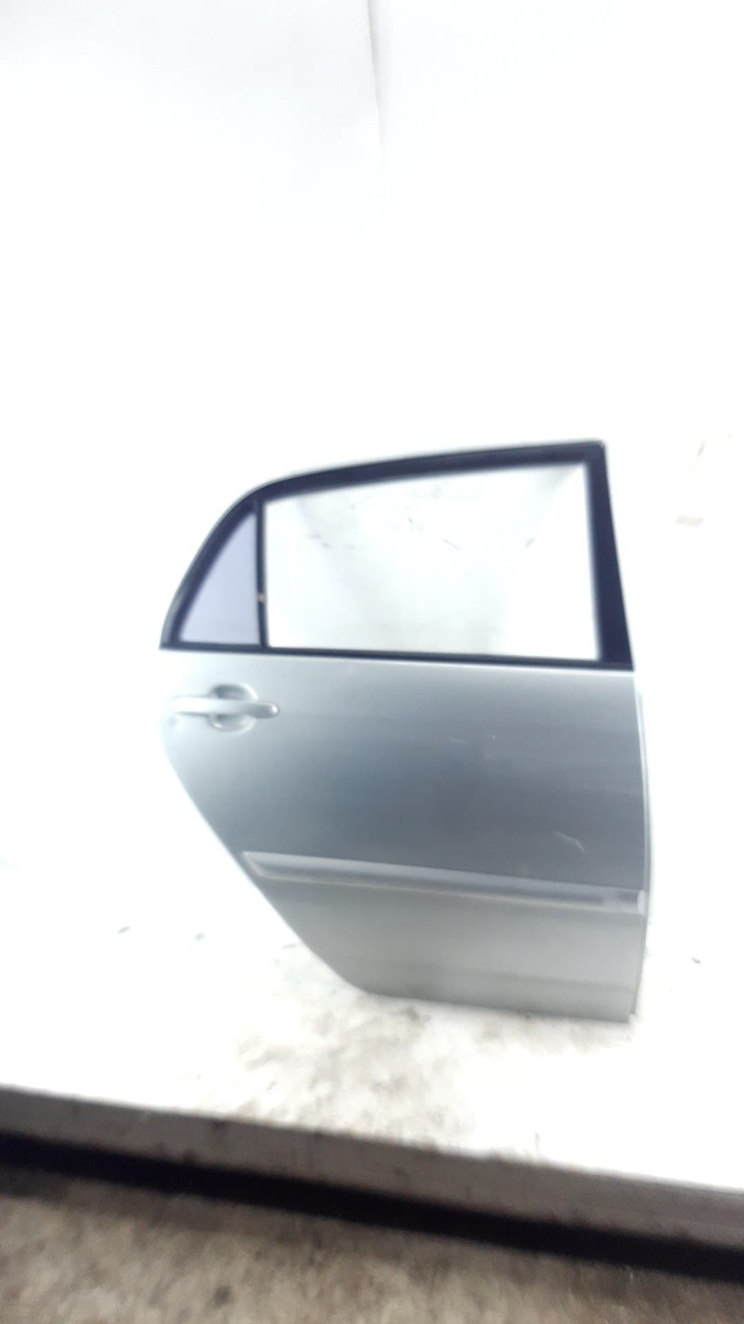 Puerta trasera derecha TOYOTA COROLLA SEDAN (_E12_)