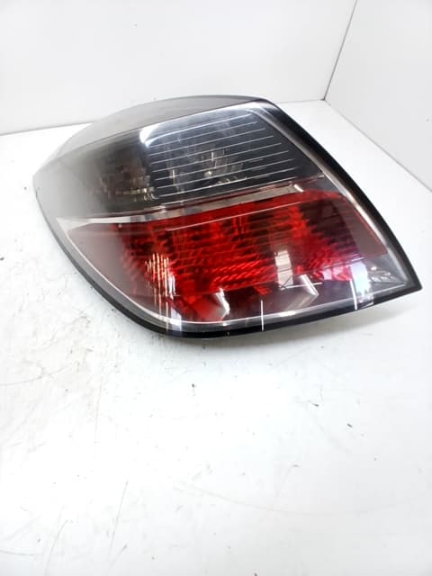 Piloto trasero izquierdo OPEL ASTRA H BER.