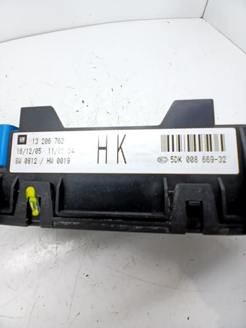 Caja reles / fusibles OPEL ASTRA H BER. 2