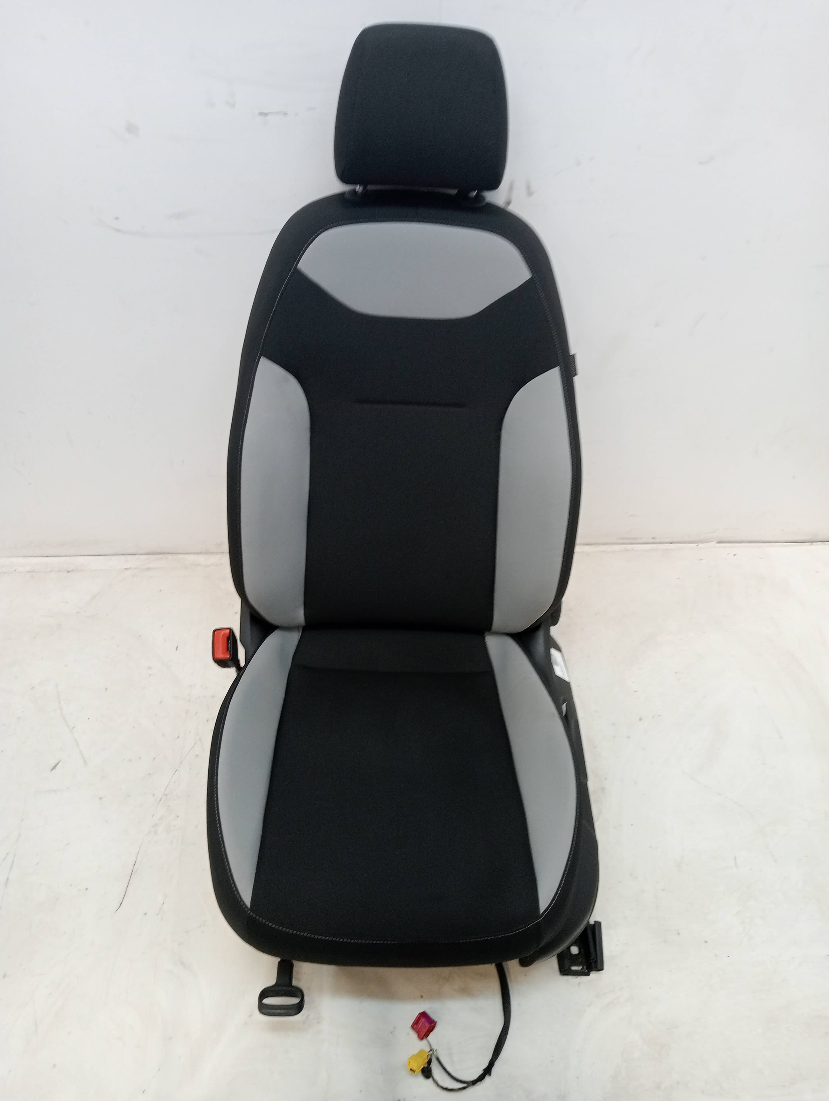 Asiento delantero izquierdo SEAT ATECA (KH7)