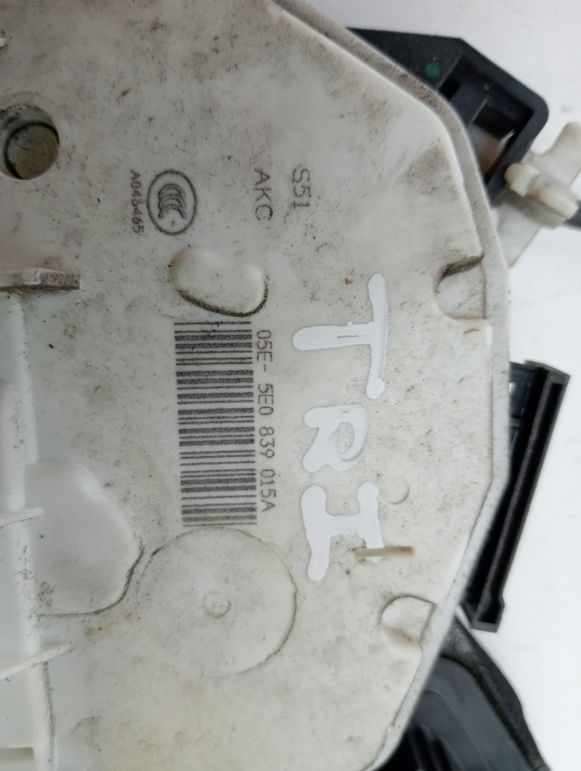 Cerradura puerta trasera izquierda SEAT TOLEDO (KG3) 2