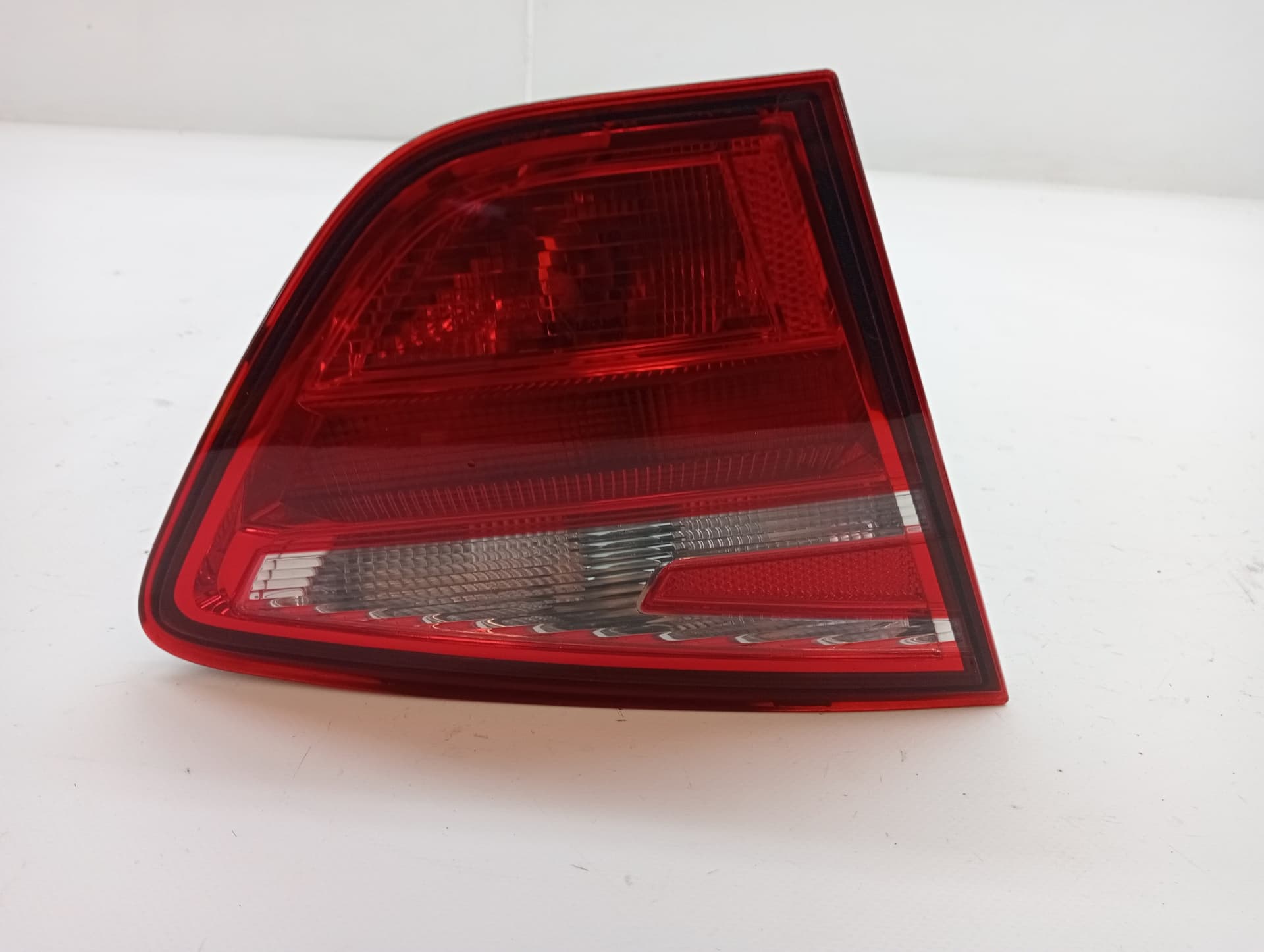 Piloto trasero izquierdo interior SEAT TOLEDO (KG3)