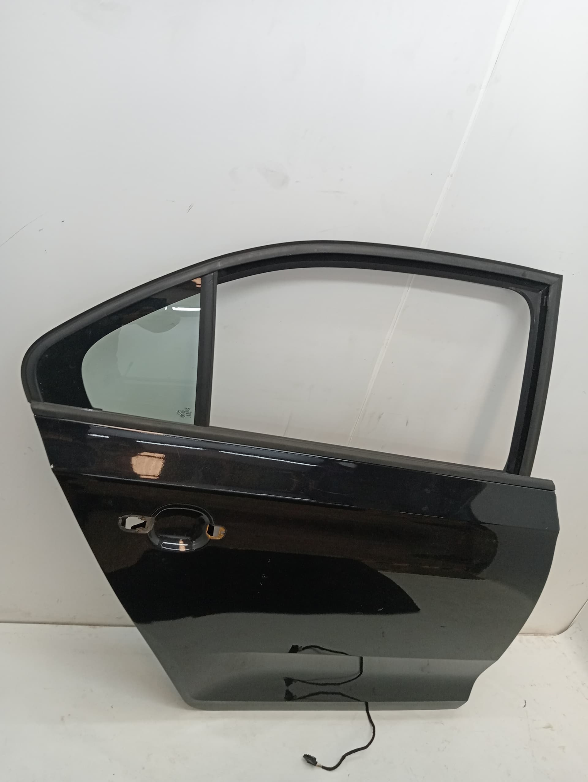 Puerta trasera derecha SEAT TOLEDO (KG3)