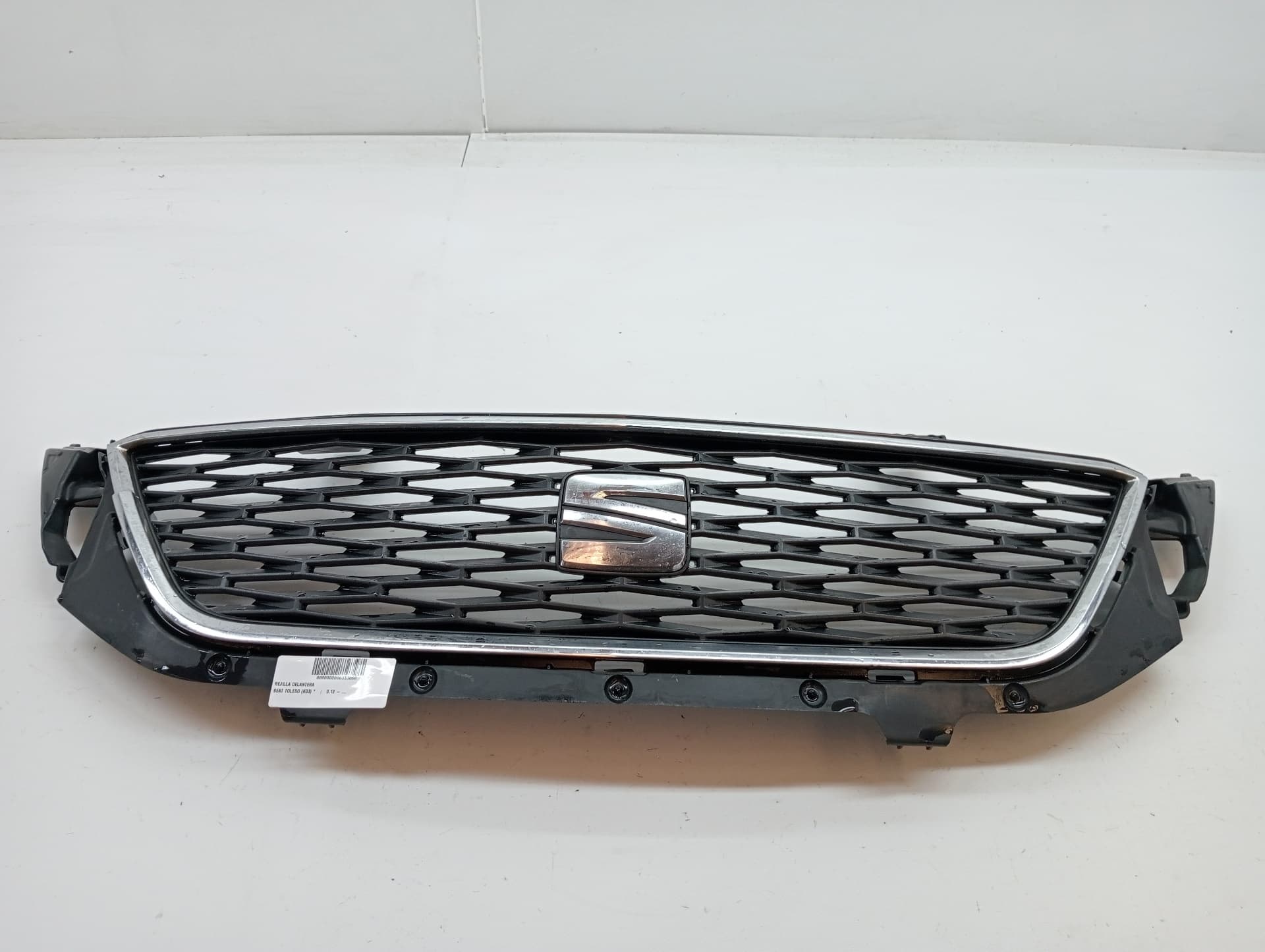 Rejilla delantera SEAT TOLEDO (KG3)