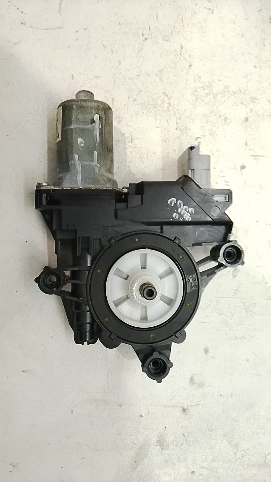 Motor elevalunas trasero izquierdo PEUGEOT 208 (P2)