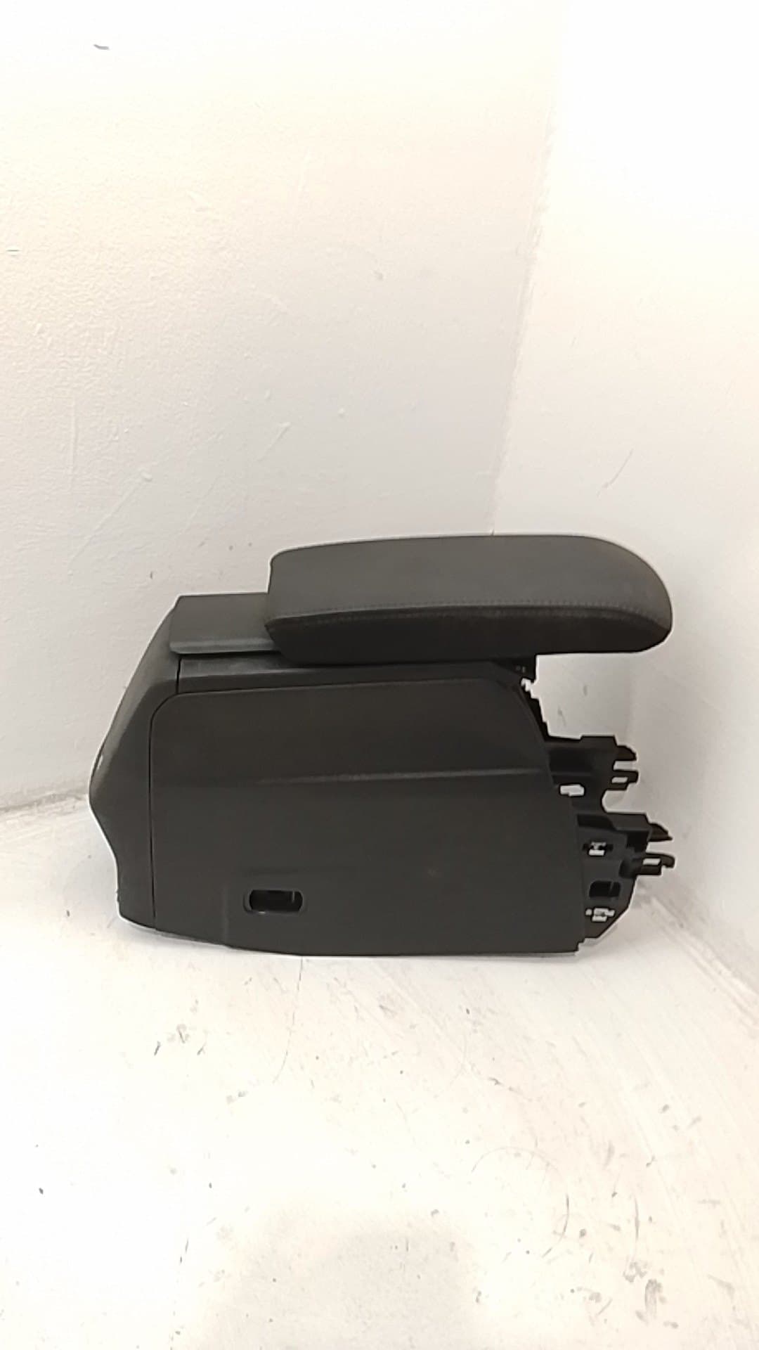 Consola central PEUGEOT 208 (P2)
