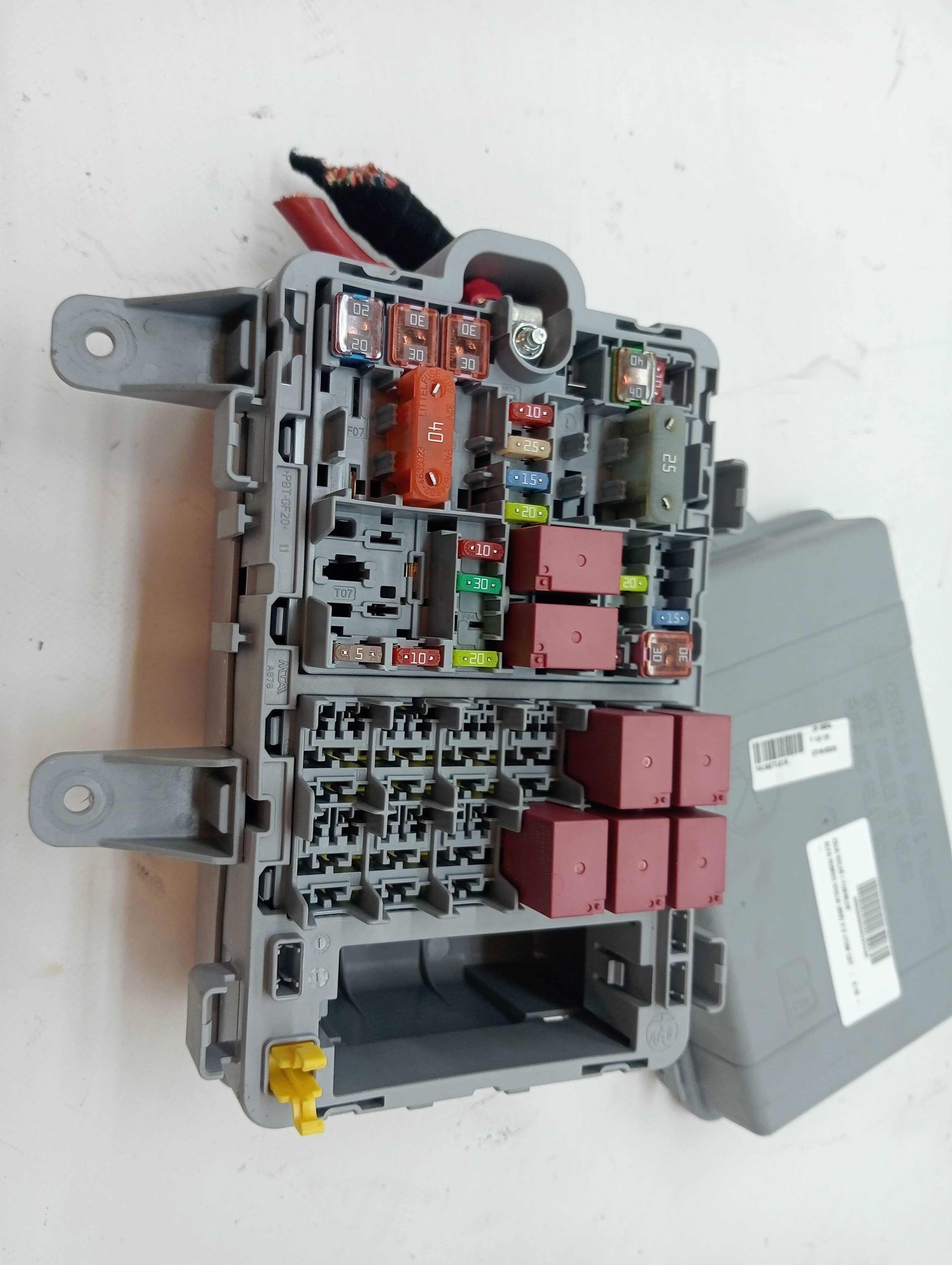 Caja reles / fusibles ALFA ROMEO STELVIO (630) 2