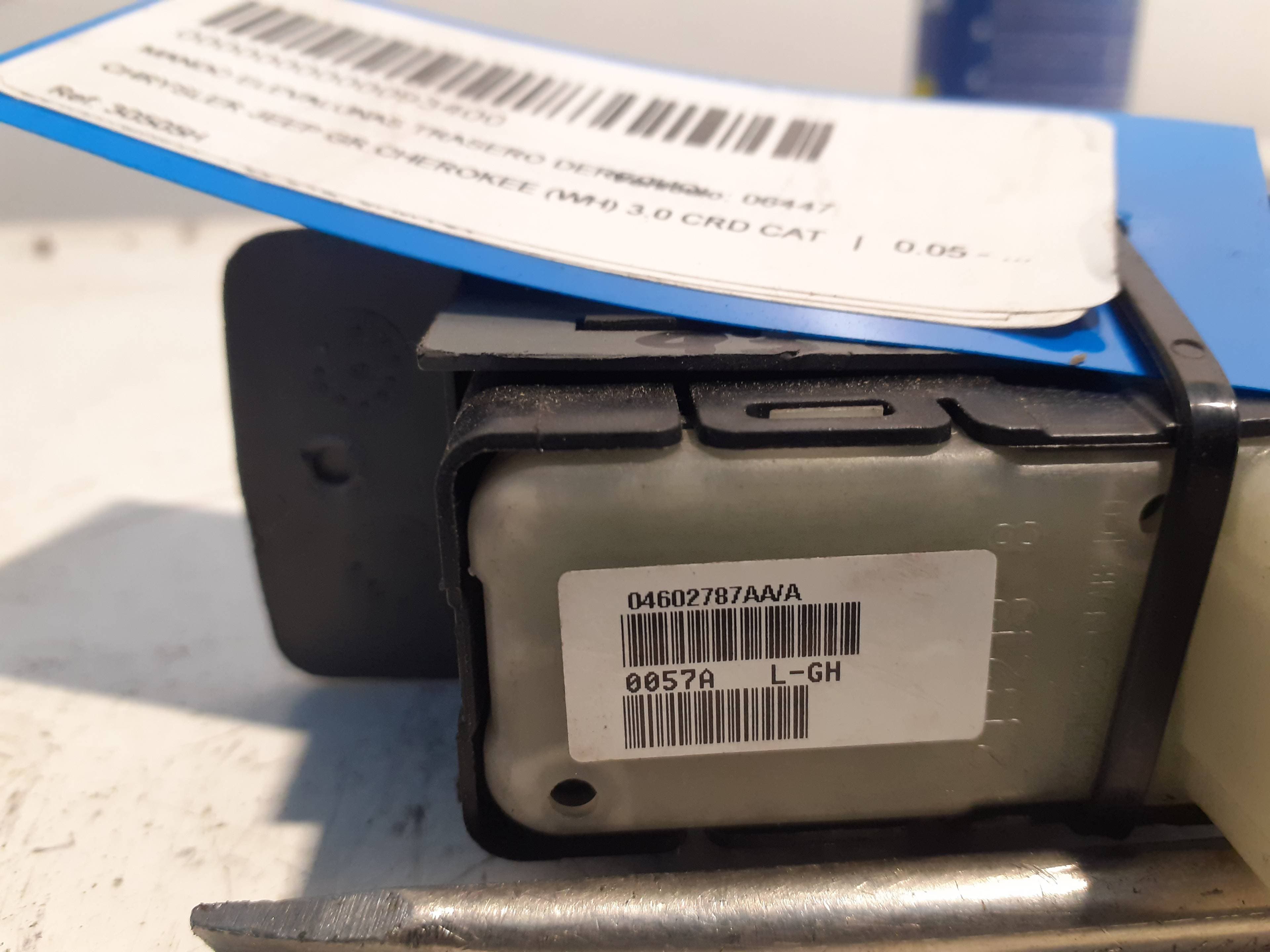 Mando elevalunas trasero derecho CHRYSLER JEEP GR.CHEROKEE (WH) 2