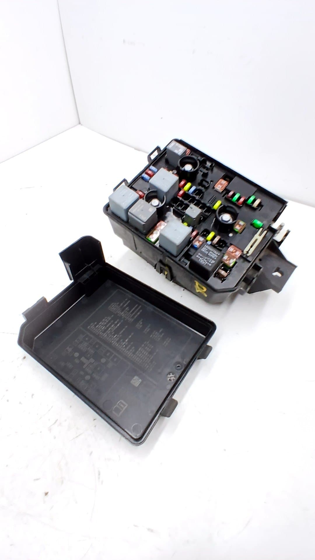 Caja reles / fusibles OPEL CORSA E