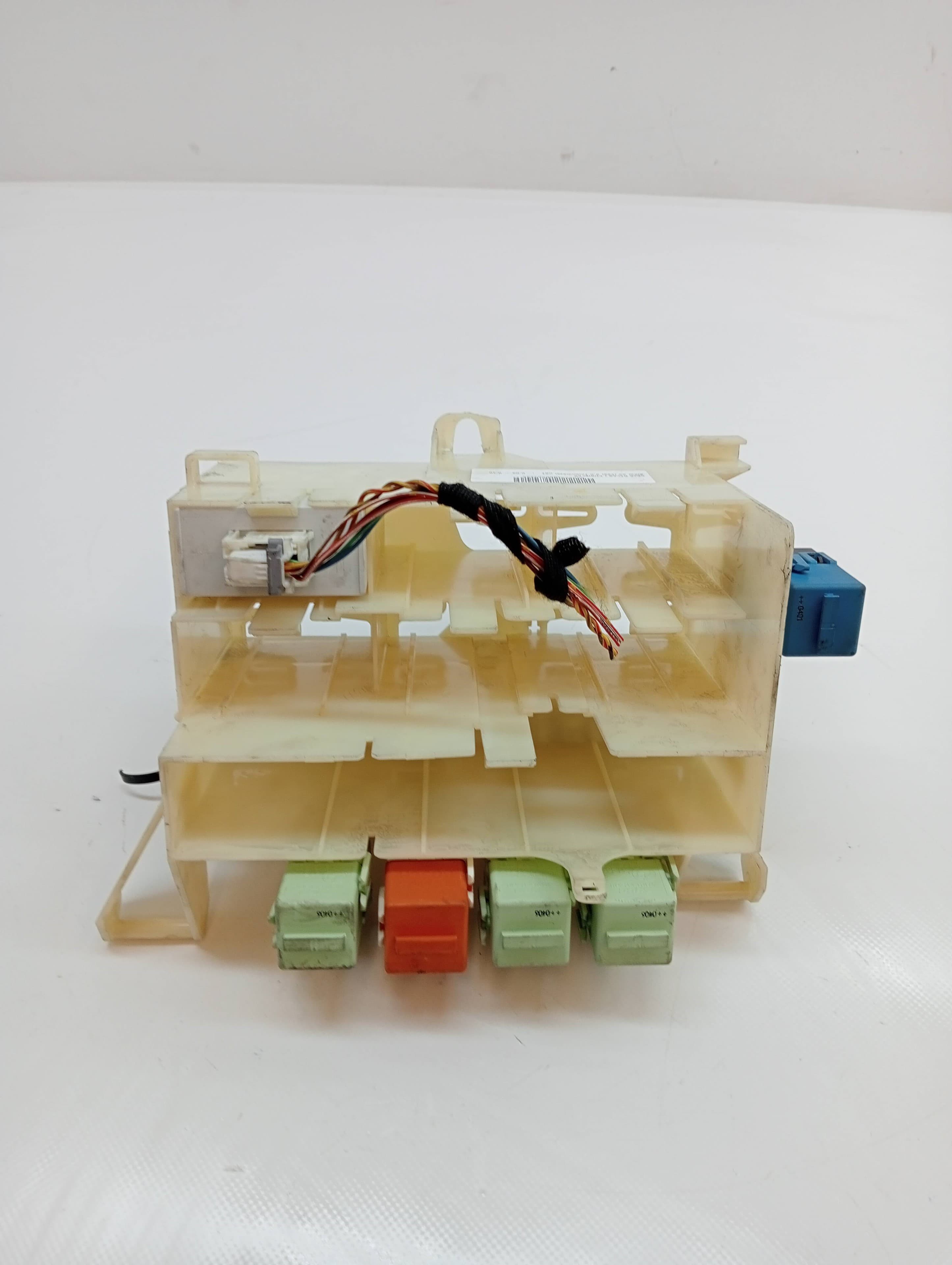 Caja reles / fusibles BMW X3 (E83)