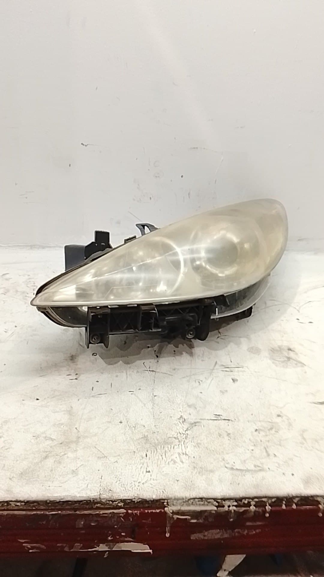 Faro izquierdo PEUGEOT 307 (S1)