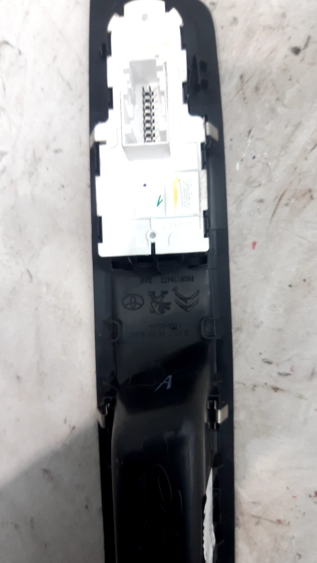 Mando elevalunas delantero izquierdo OPEL VIVARO FURGÓN 2