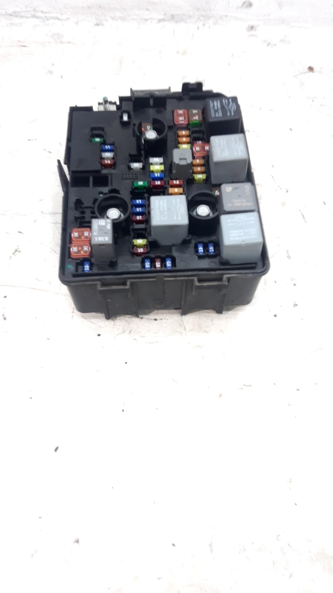 Caja reles / fusibles OPEL MOKKA