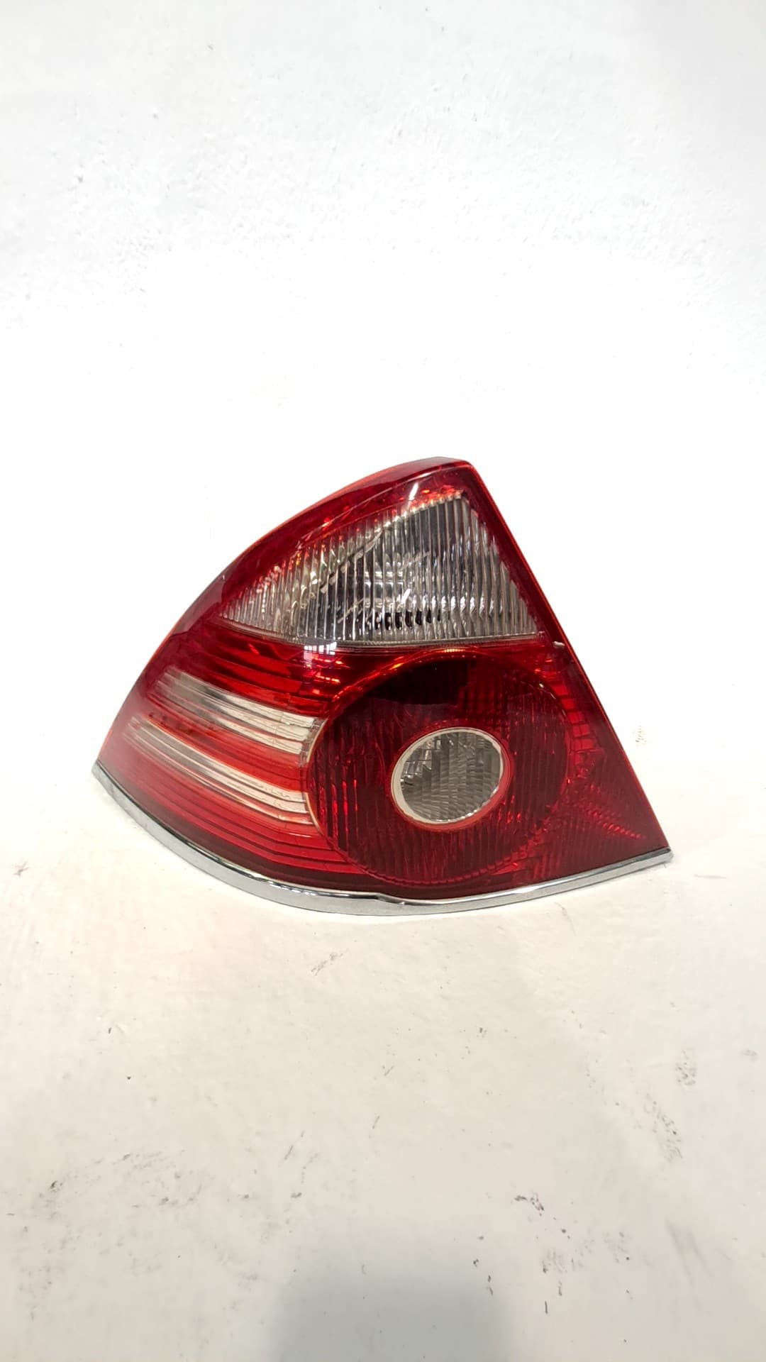 Piloto trasero izquierdo FORD MONDEO III (B5Y)