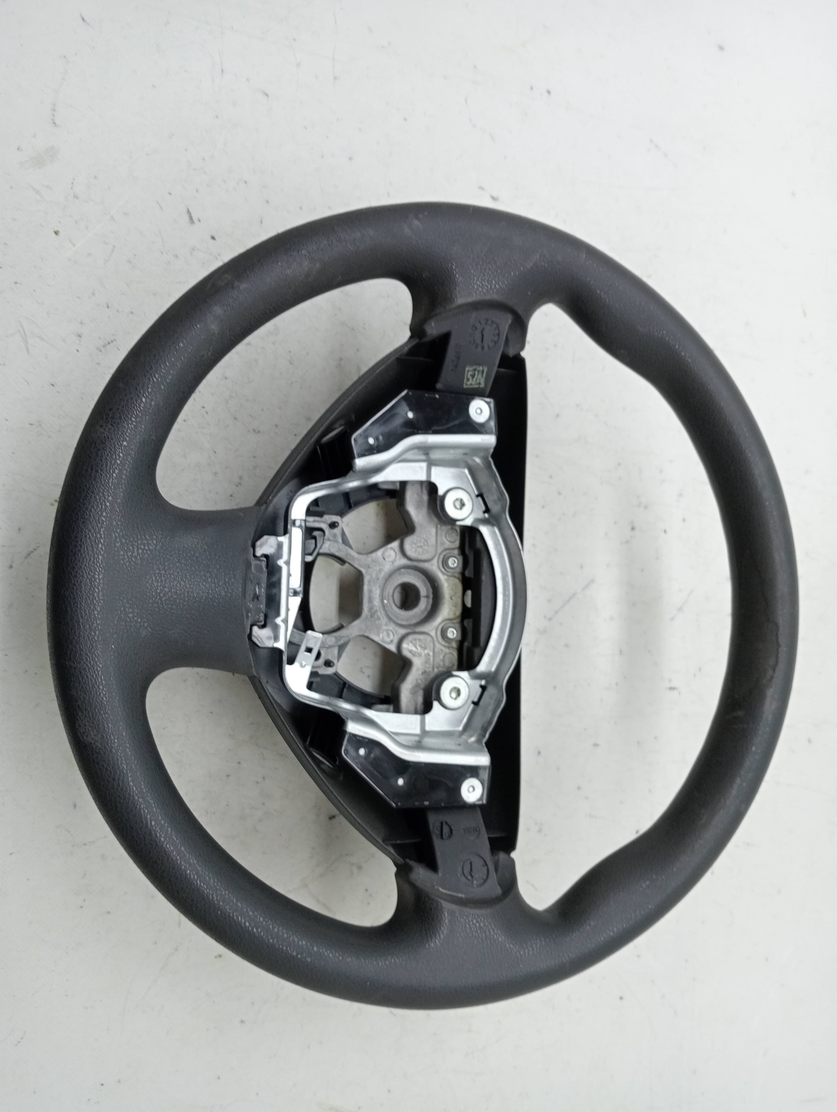 Volante NISSAN LEAF 3