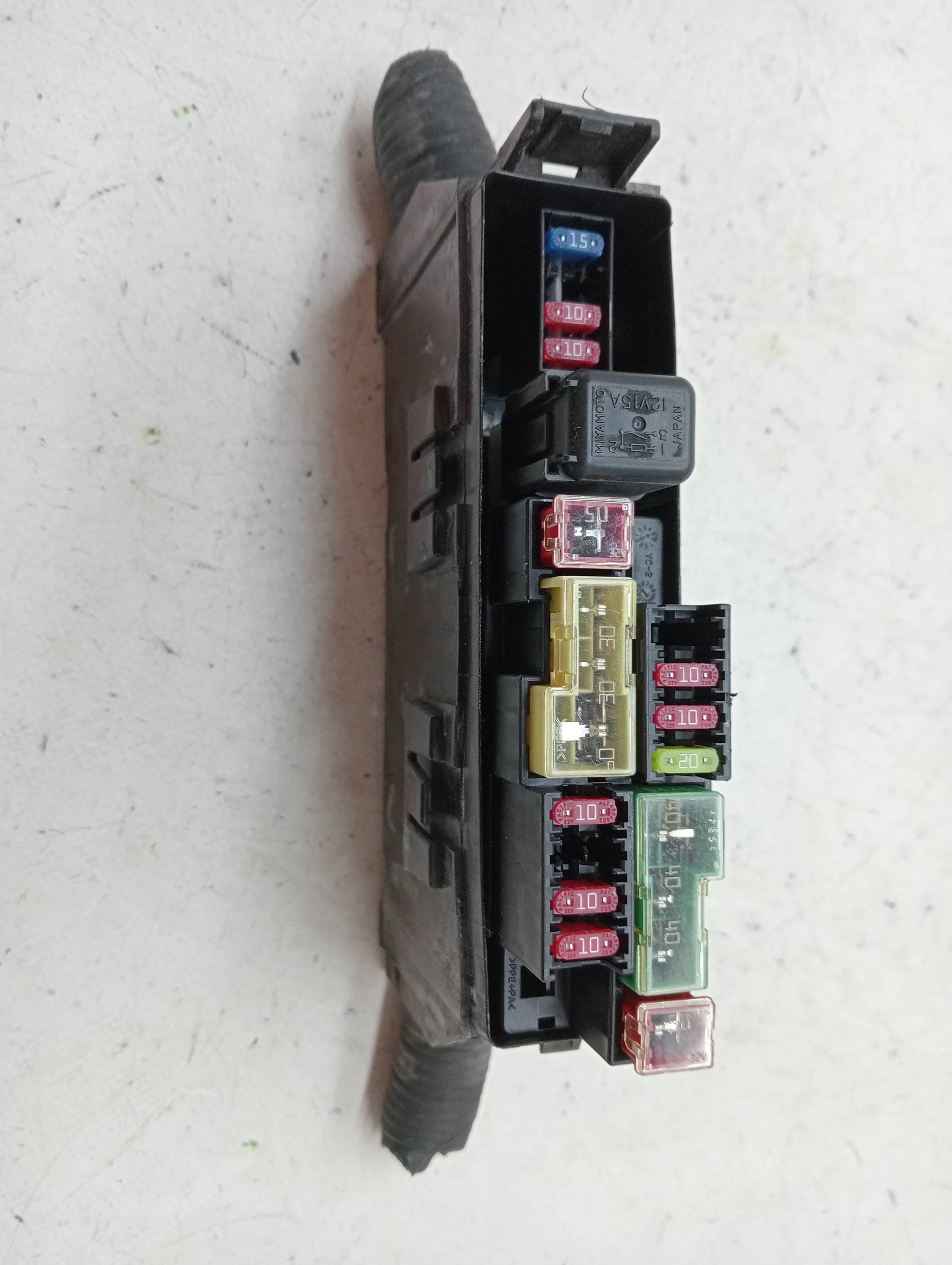 Caja reles / fusibles NISSAN LEAF 3